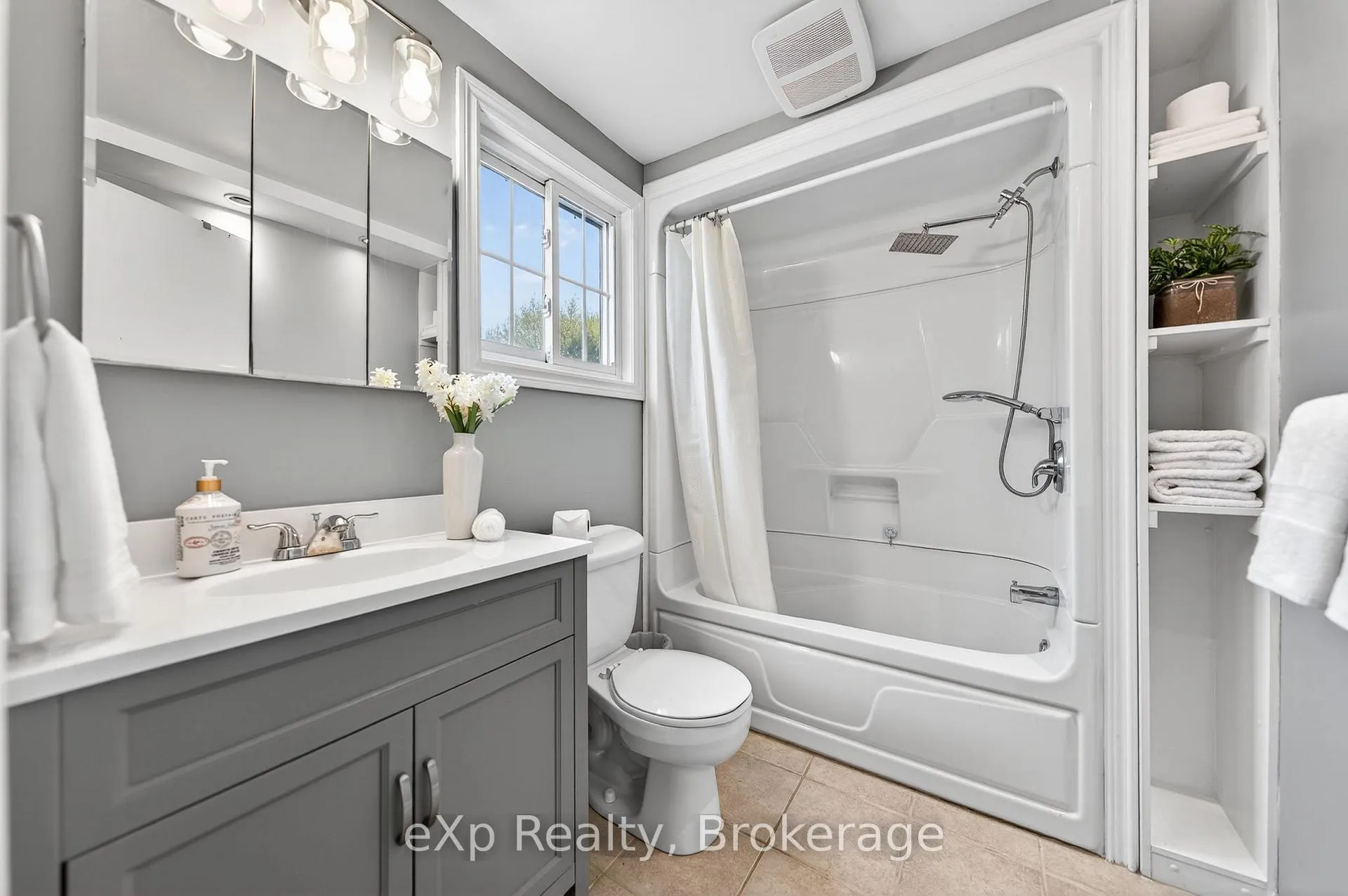 Photo 24 of 111 Connelly Drive, Kitchener — HOMEH