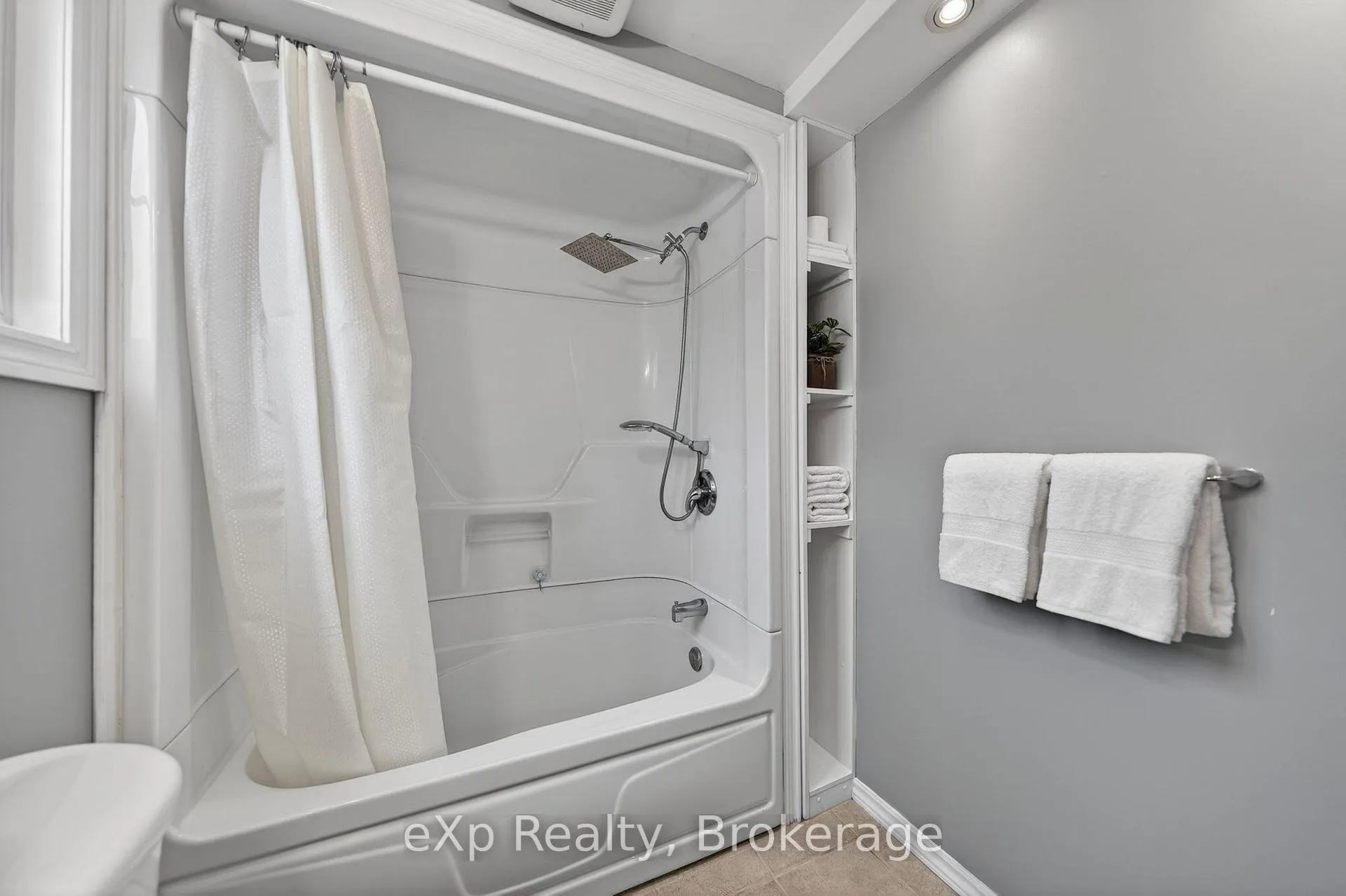 Photo 25 of 111 Connelly Drive, Kitchener — HOMEH
