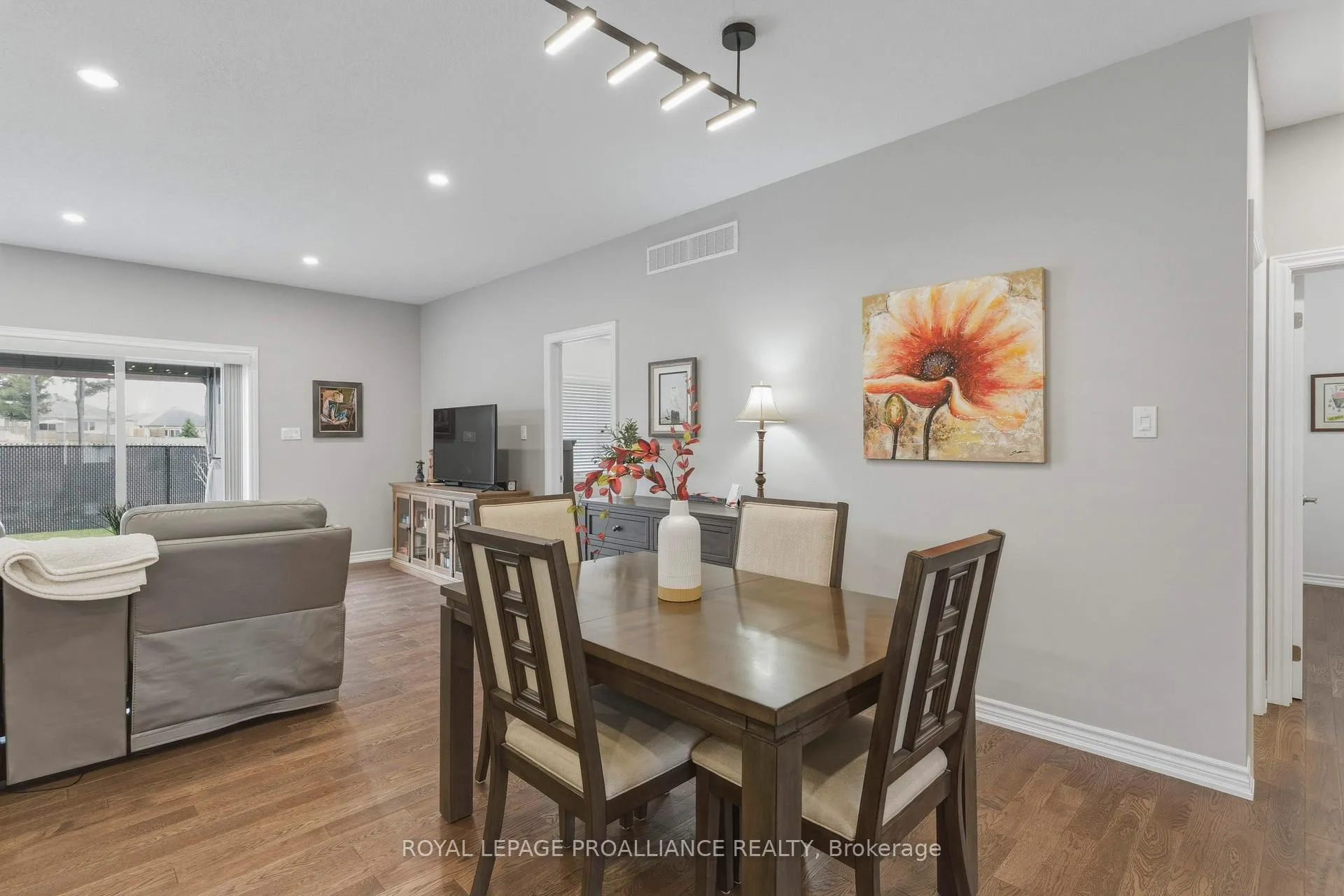 Photo 4 of 117 Adley Drive, Brockville — HOMEH