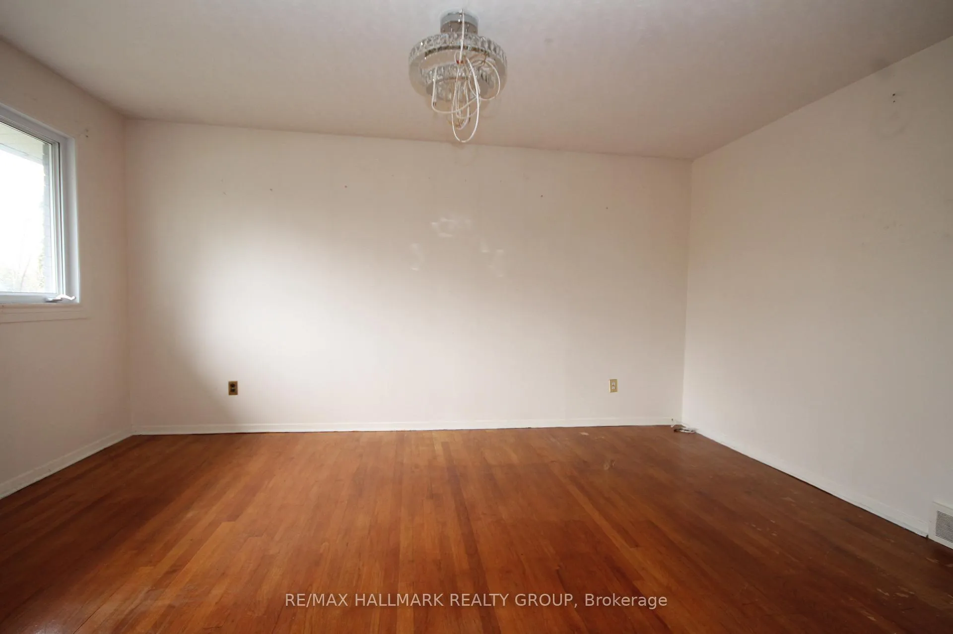 Photo 2 of 461 Lawson Avenue, Ottawa, Overbrook/Castle Heights — HOMEH