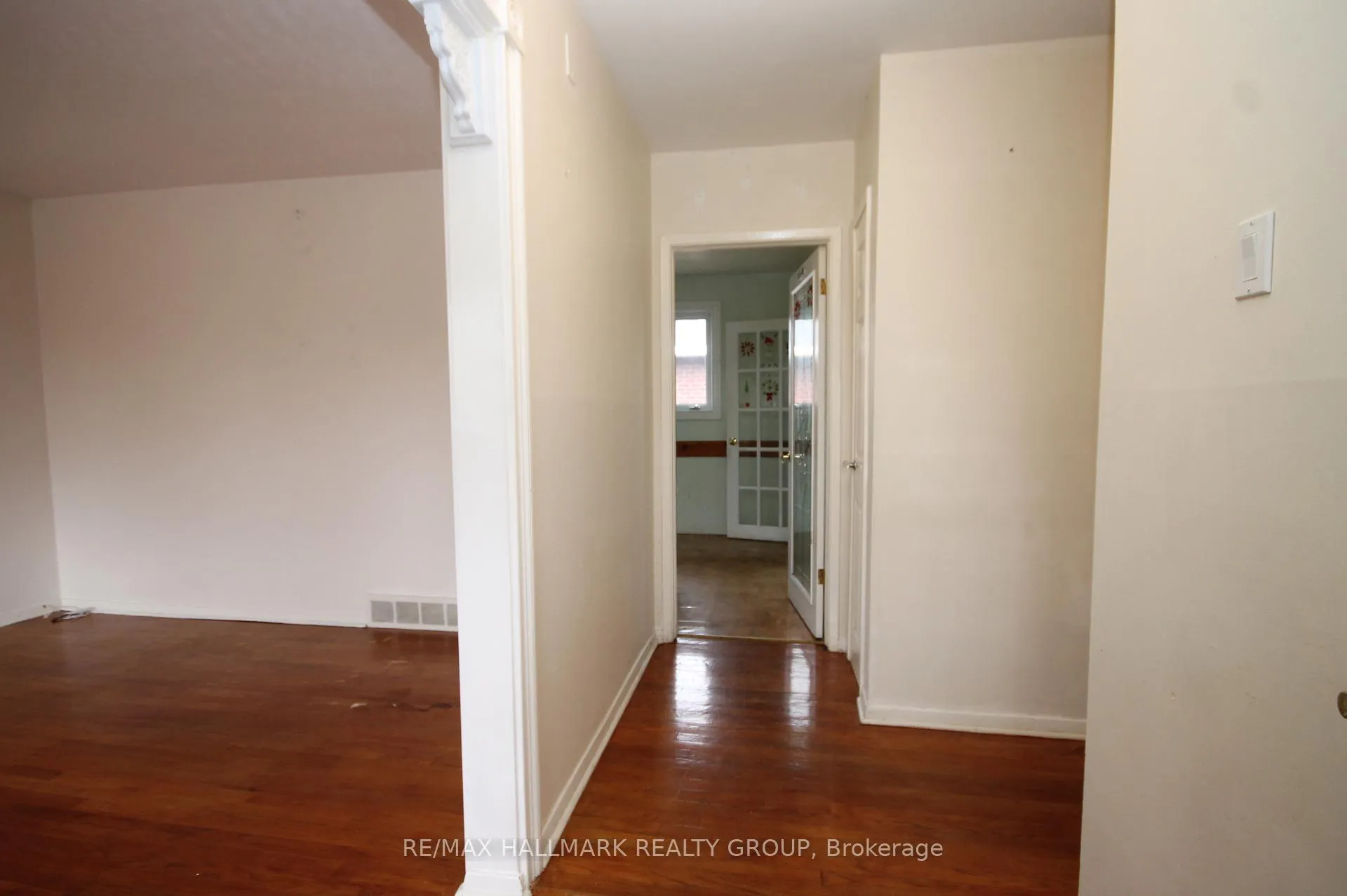 Photo 3 of 461 Lawson Avenue, Ottawa, Overbrook/Castle Heights — HOMEH