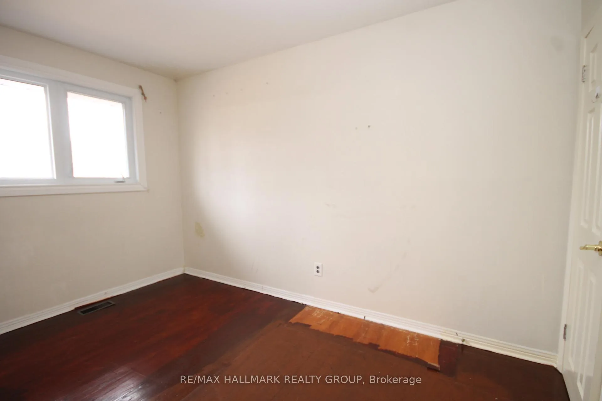Photo 7 of 461 Lawson Avenue, Ottawa, Overbrook/Castle Heights — HOMEH
