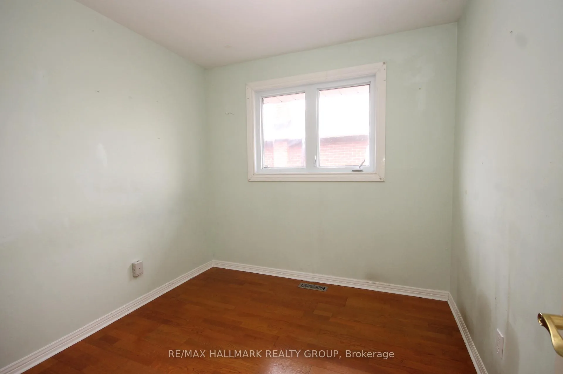 Photo 8 of 461 Lawson Avenue, Ottawa, Overbrook/Castle Heights — HOMEH