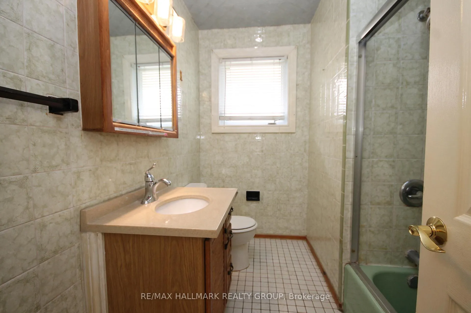Photo 9 of 461 Lawson Avenue, Ottawa, Overbrook/Castle Heights — HOMEH
