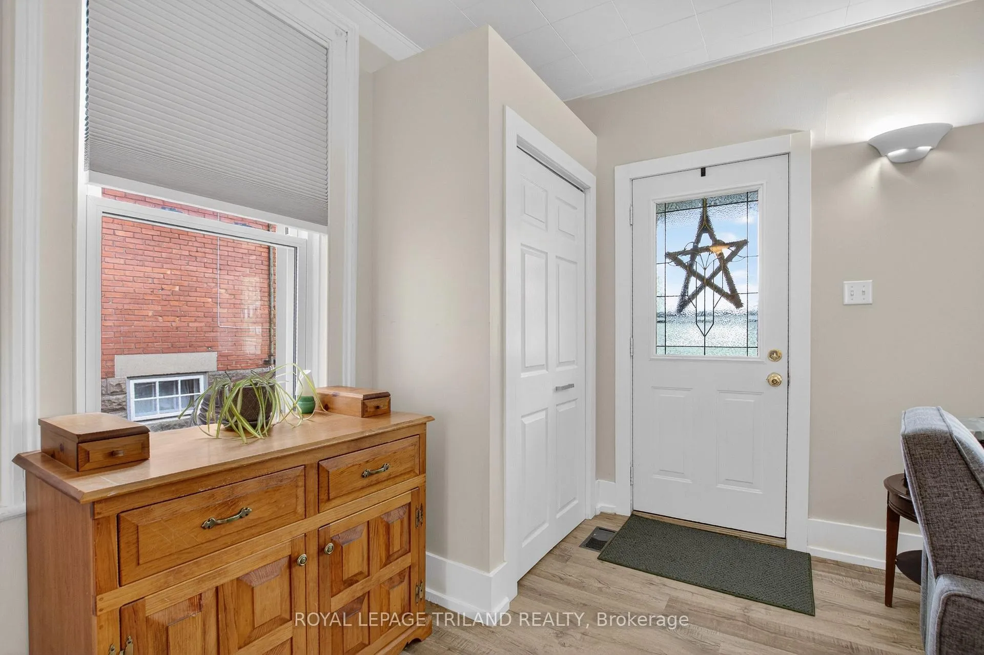 Photo 4 of 81 Locust Street, St. Thomas — HOMEH