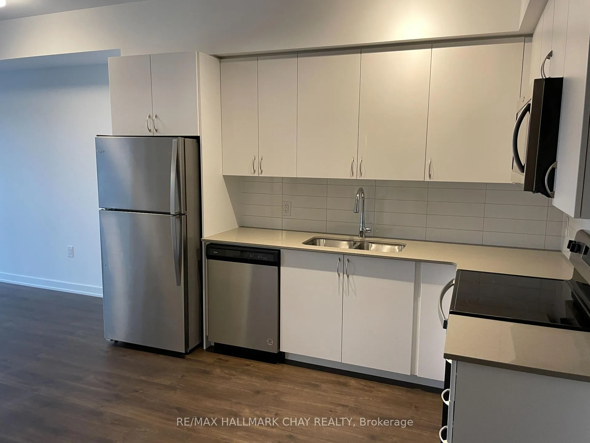 Photo 5 of Unit 202, 56 Lakeside Terrace, Barrie, Little Lake — HOMEH