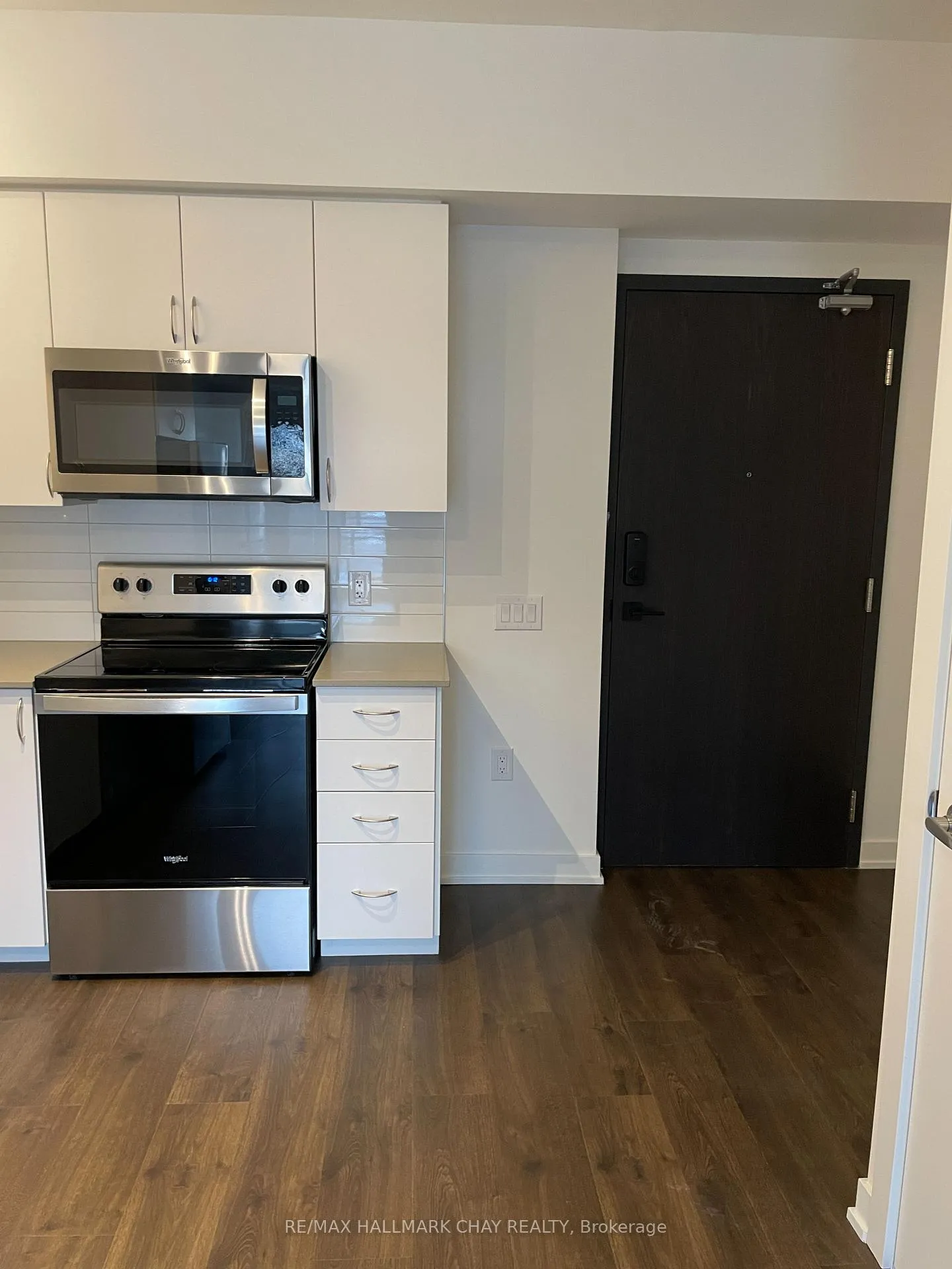 Photo 6 of Unit 202, 56 Lakeside Terrace, Barrie, Little Lake — HOMEH