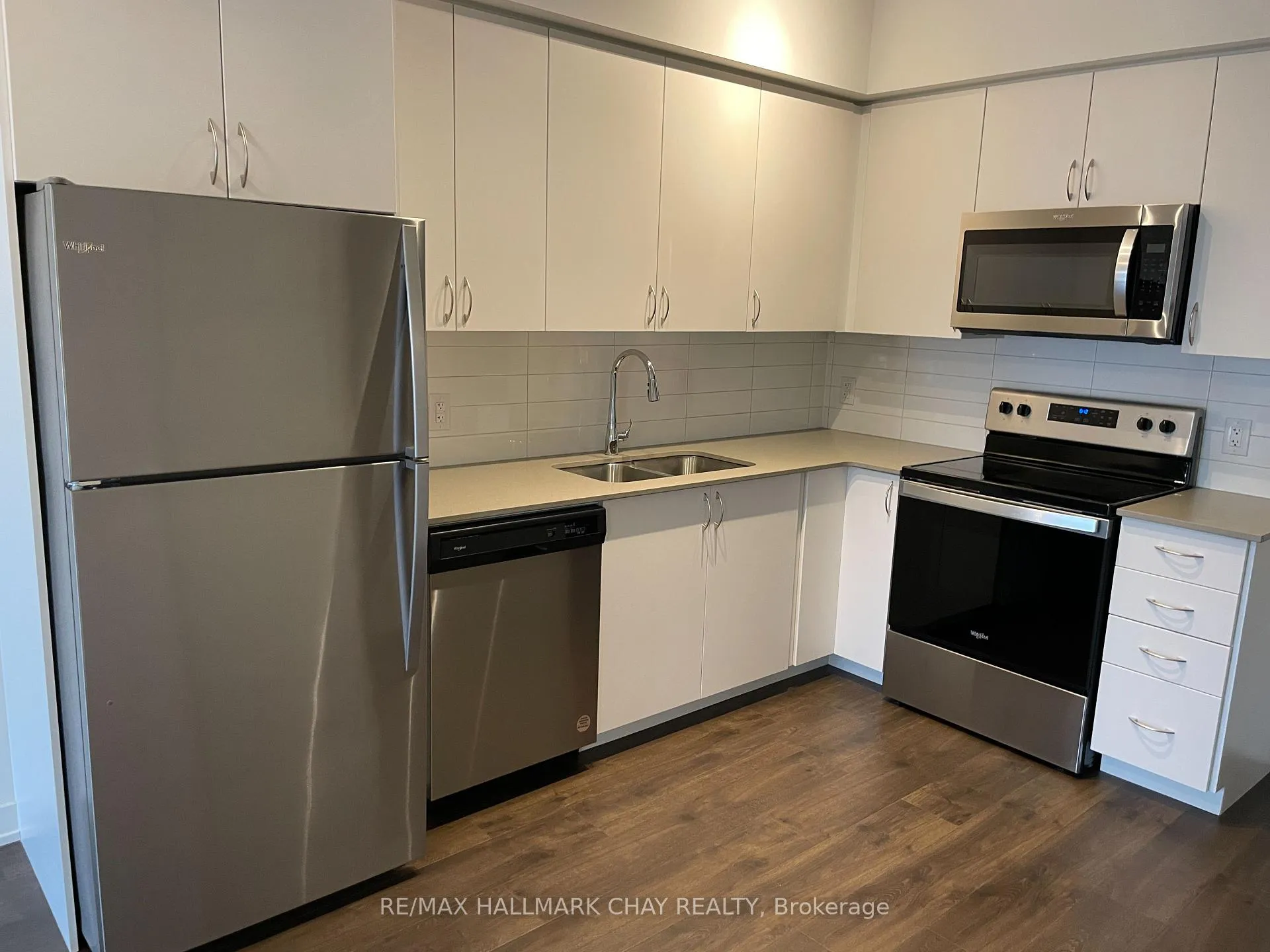 Photo 7 of Unit 202, 56 Lakeside Terrace, Barrie, Little Lake — HOMEH