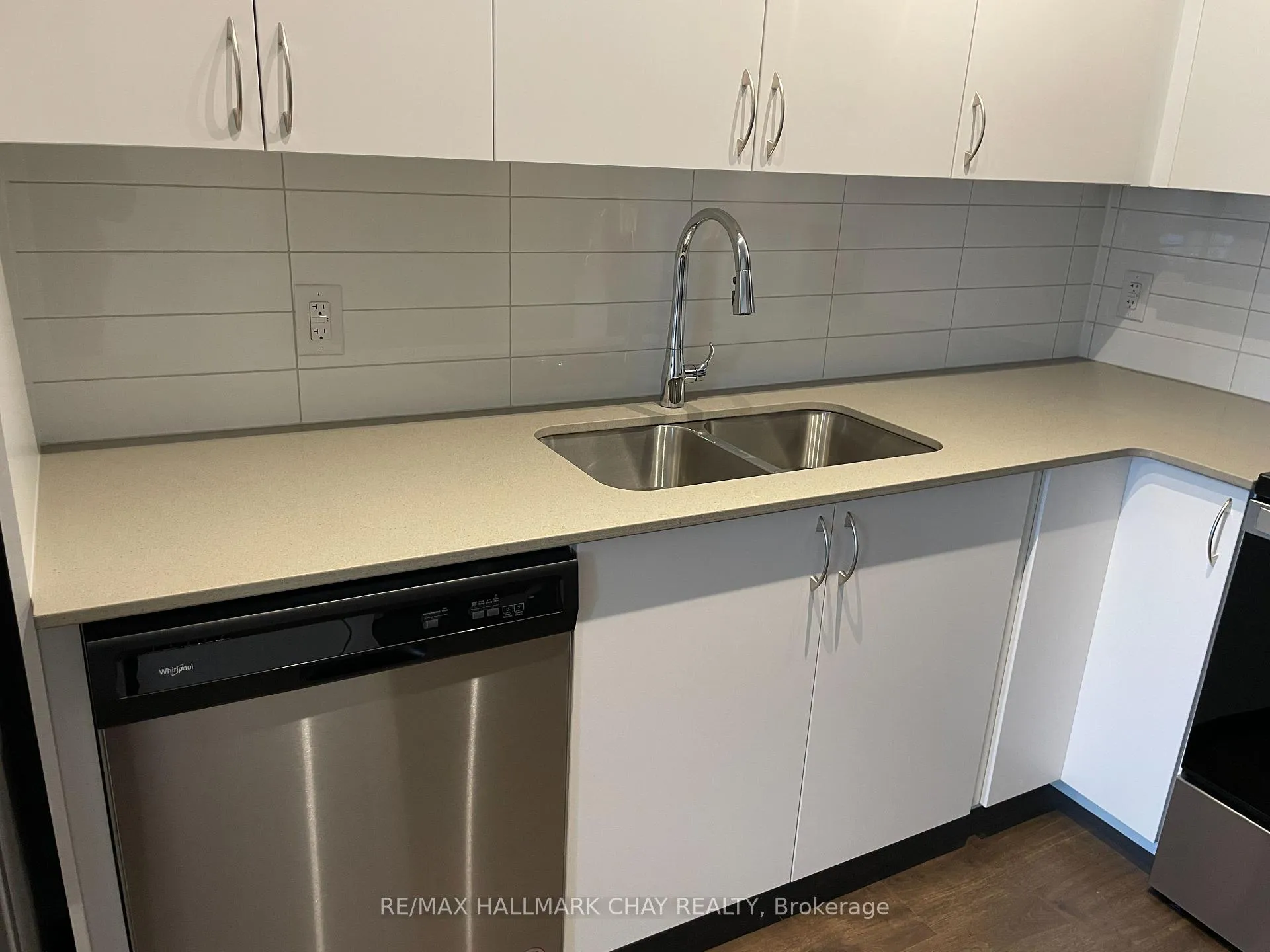 Photo 8 of Unit 202, 56 Lakeside Terrace, Barrie, Little Lake — HOMEH