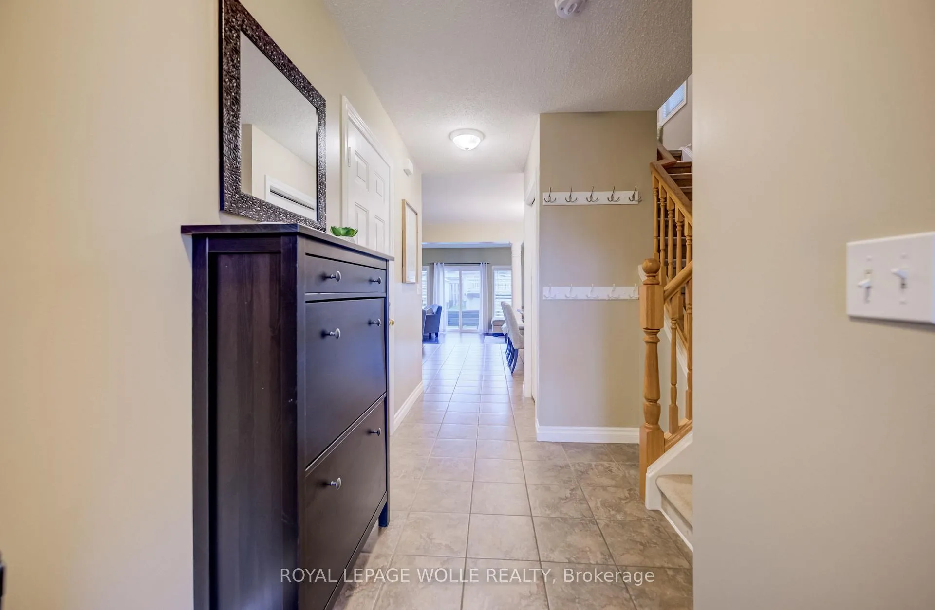 Photo 4 of 23 Northcliffe Crescent, Cambridge — HOMEH