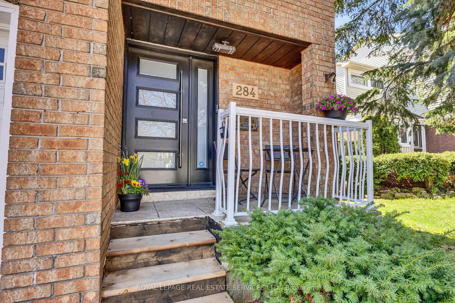 Photo 3 of 284 Rimmington Drive, Oakville, River Oaks — HOMEH