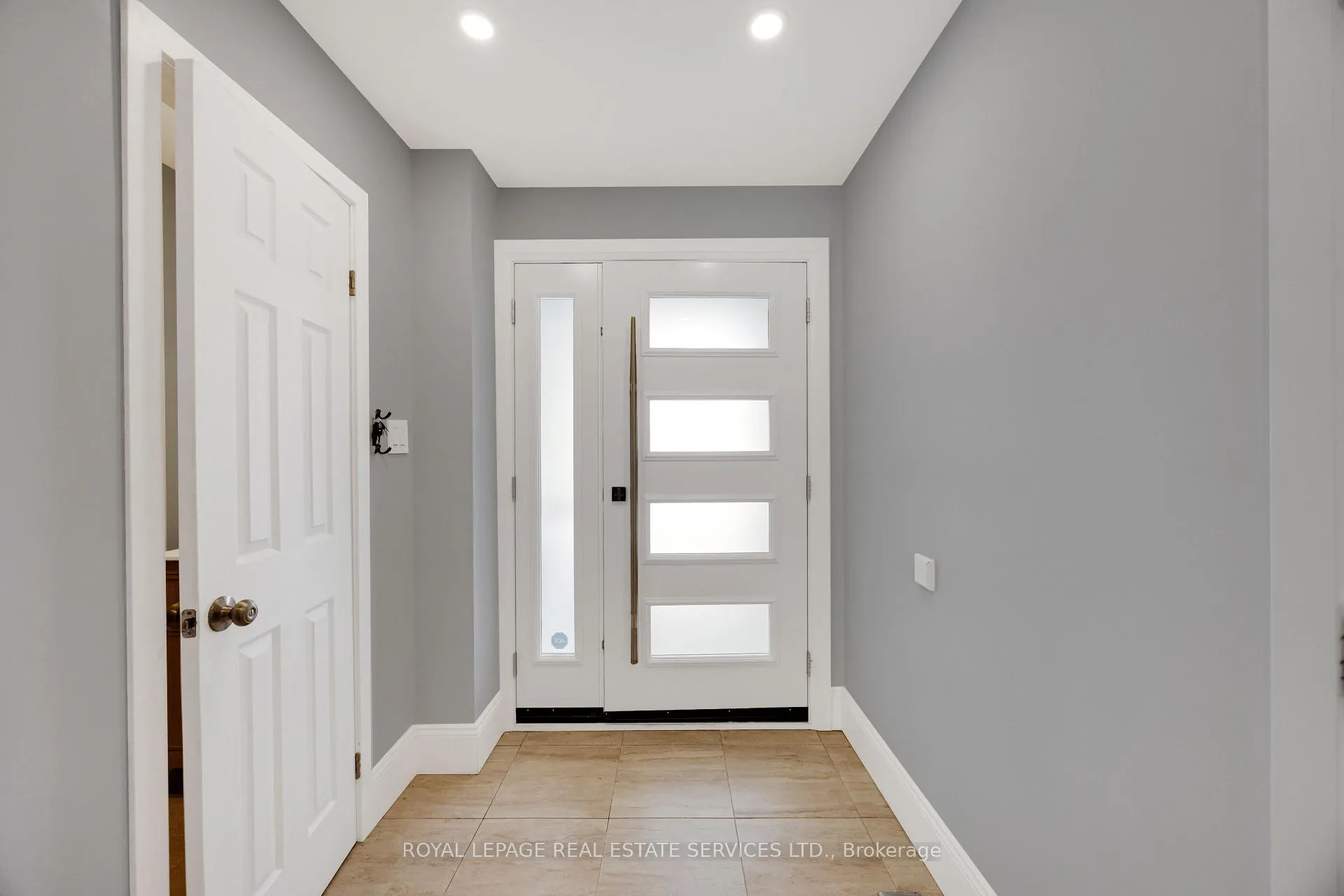 Photo 4 of 284 Rimmington Drive, Oakville, River Oaks — HOMEH