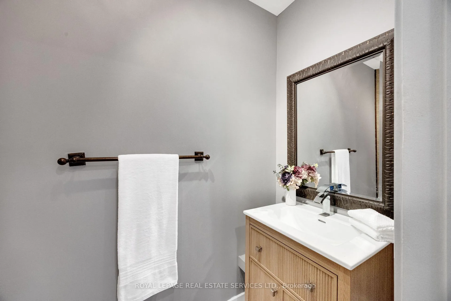 Photo 5 of 284 Rimmington Drive, Oakville, River Oaks — HOMEH