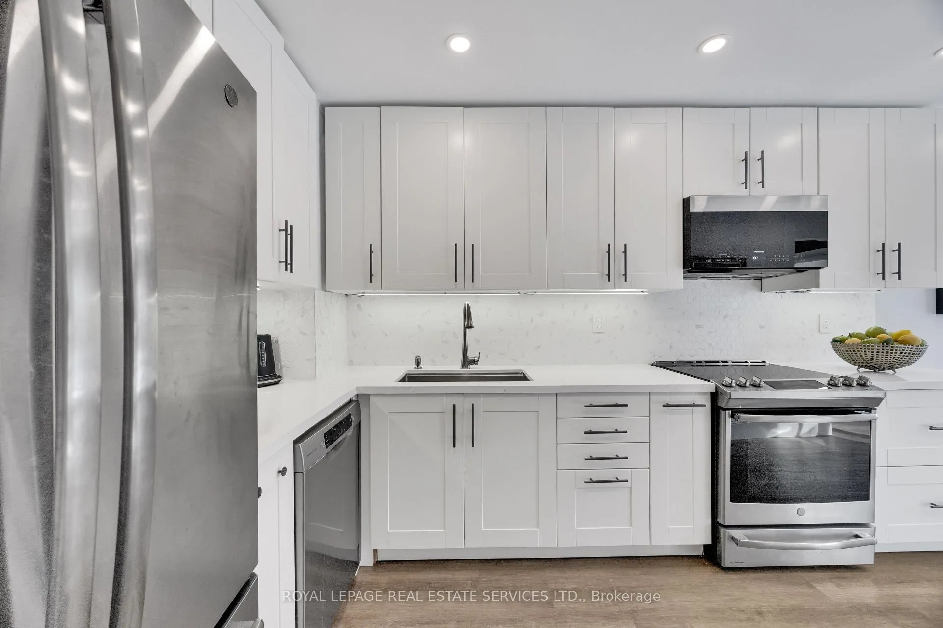 Photo 11 of 284 Rimmington Drive, Oakville, River Oaks — HOMEH