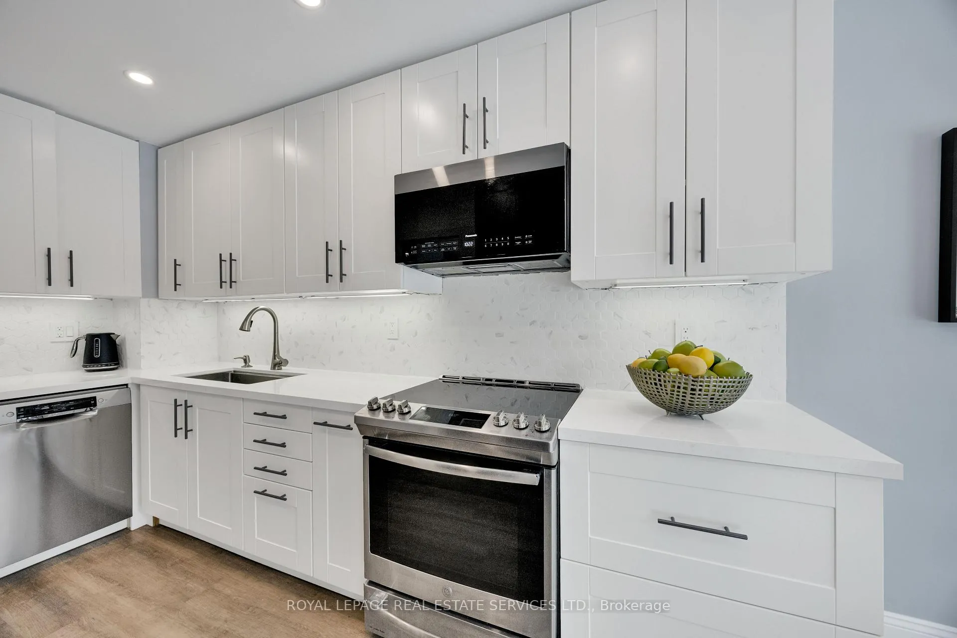 Photo 18 of 284 Rimmington Drive, Oakville, River Oaks — HOMEH