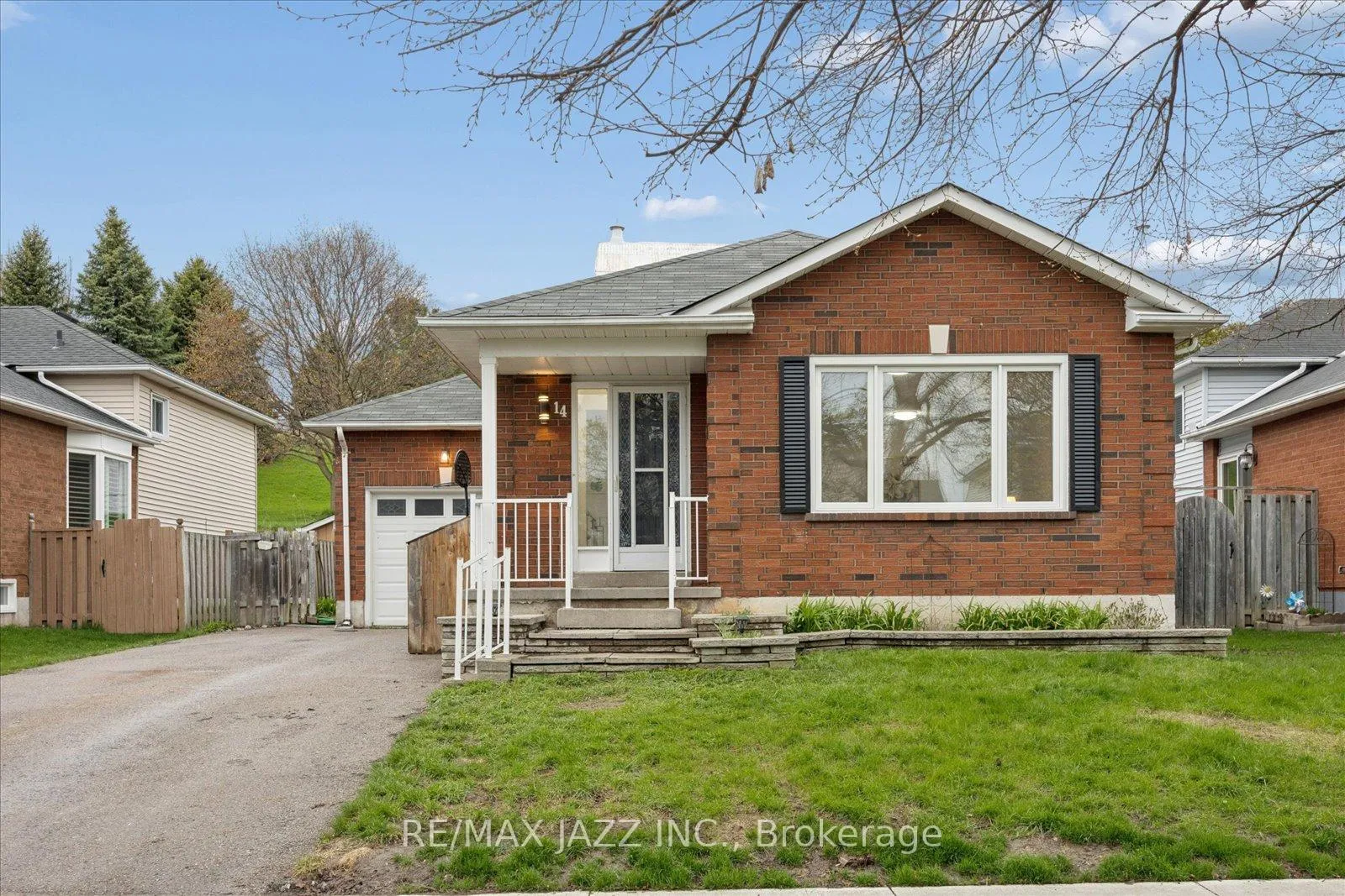 Photo 2 of 14 Penfound Drive, Clarington, Bowmanville — HOMEH