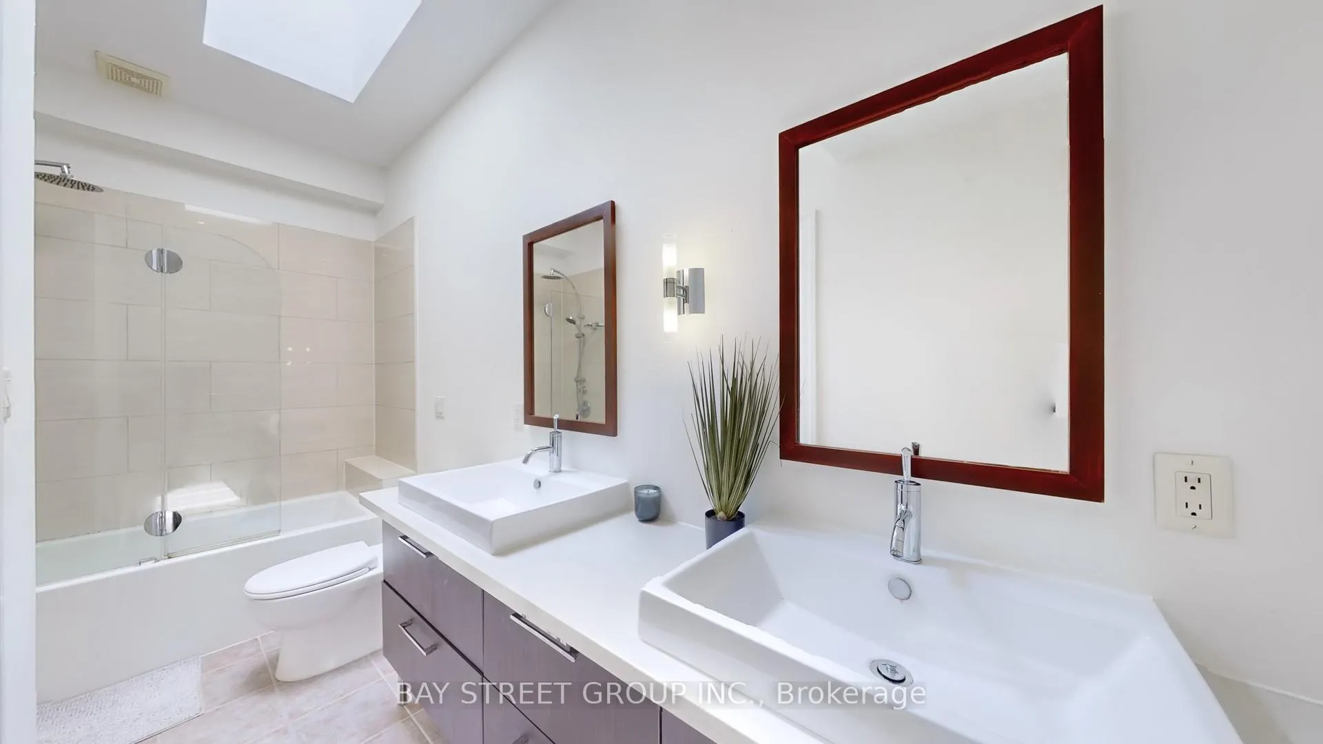 Photo 15 of 447A Queen Street E, Toronto, Moss Park — HOMEH