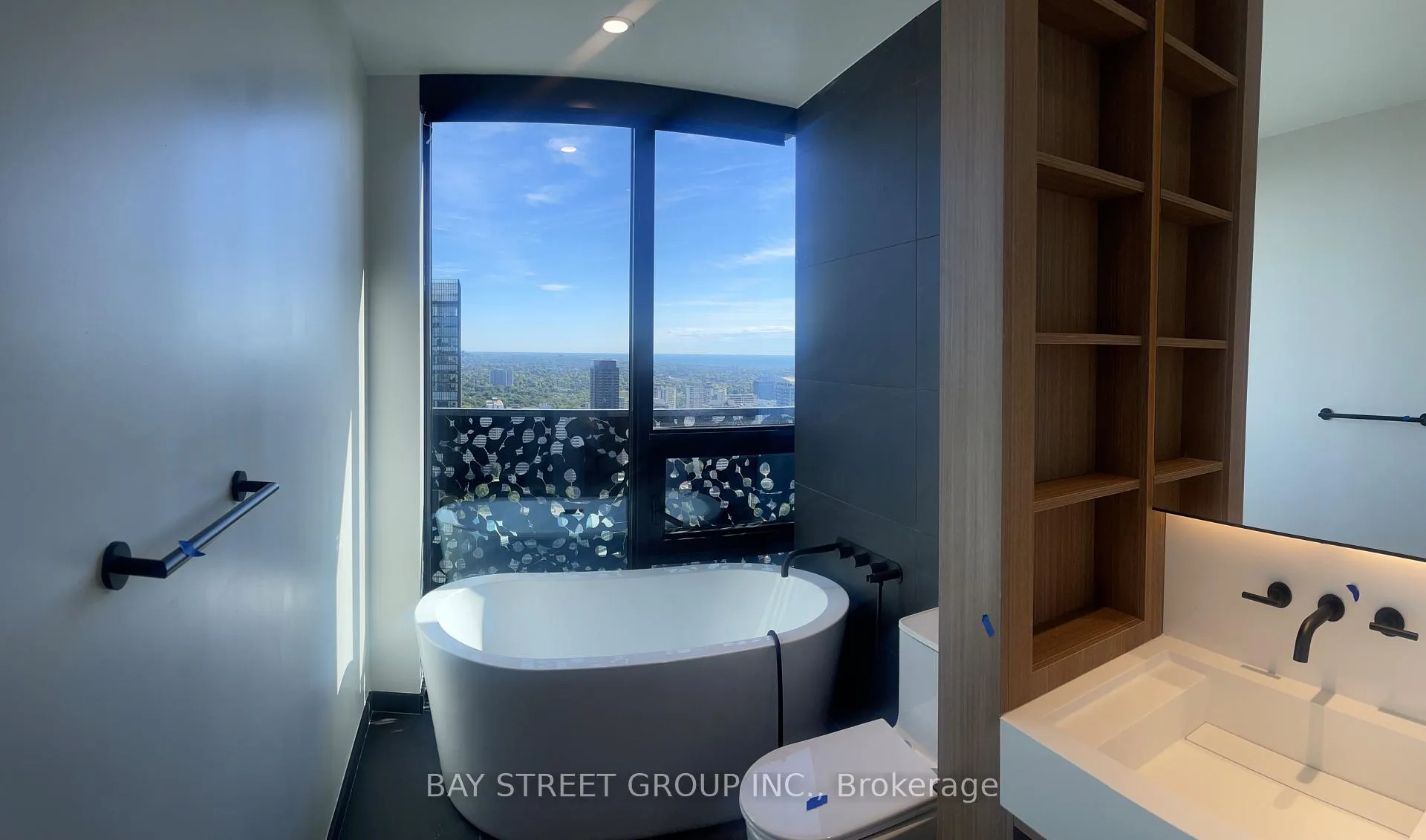 Photo 6 of Unit 4602, 55 Charles Street E, Toronto, Church-Yonge Corridor — HOMEH