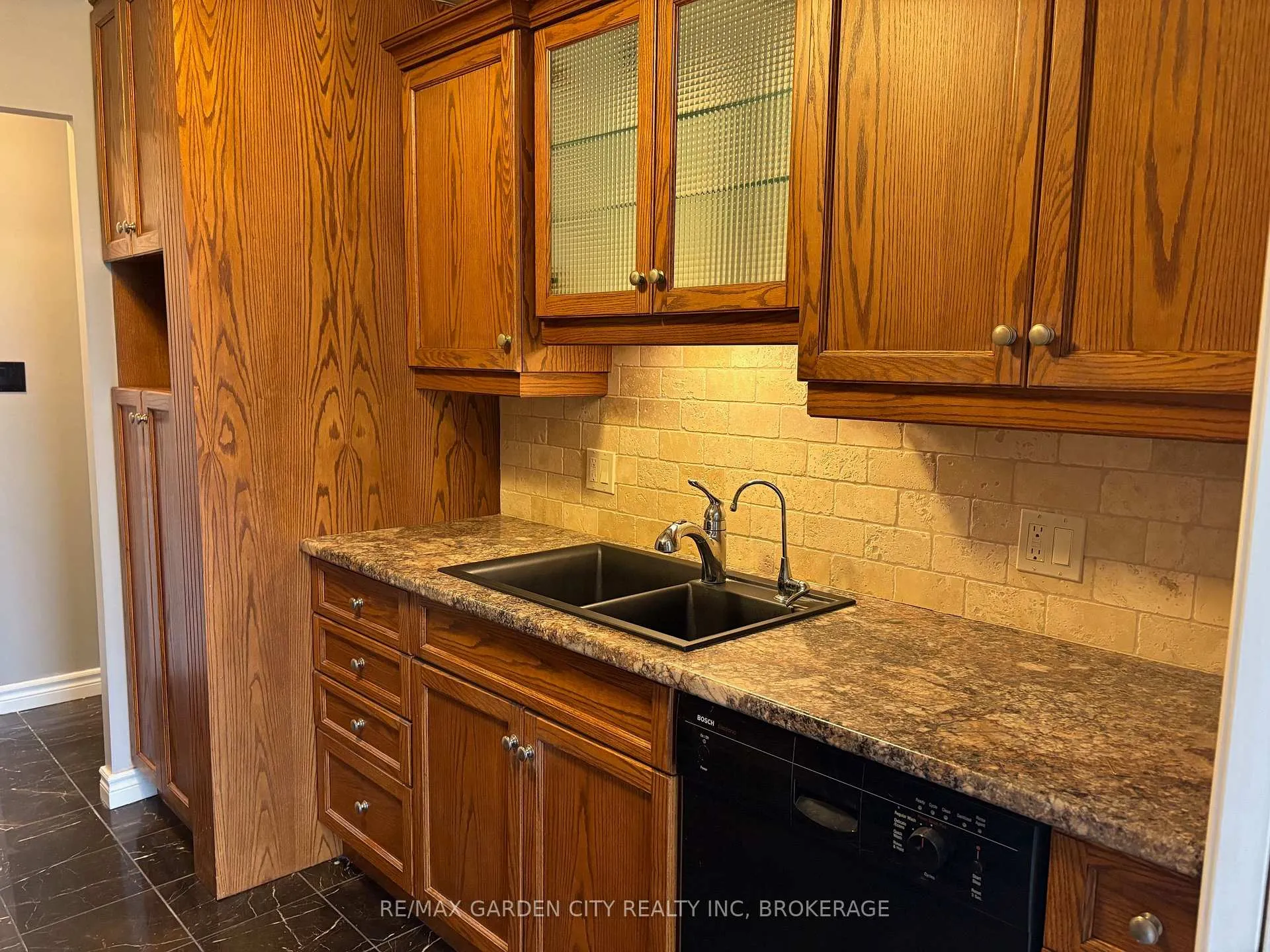Photo 5 of Unit 207, 162 Martindale Road, St. Catharines, Grapeview — HOMEH