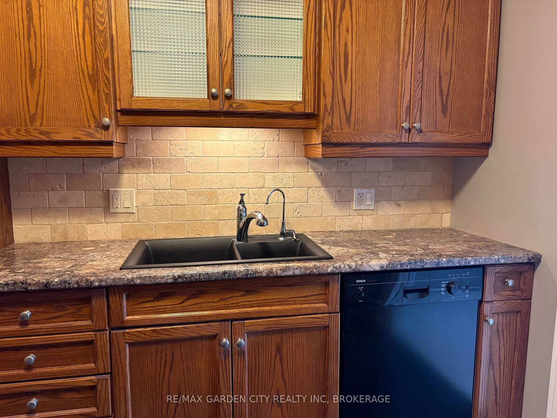 Photo 6 of Unit 207, 162 Martindale Road, St. Catharines, Grapeview — HOMEH