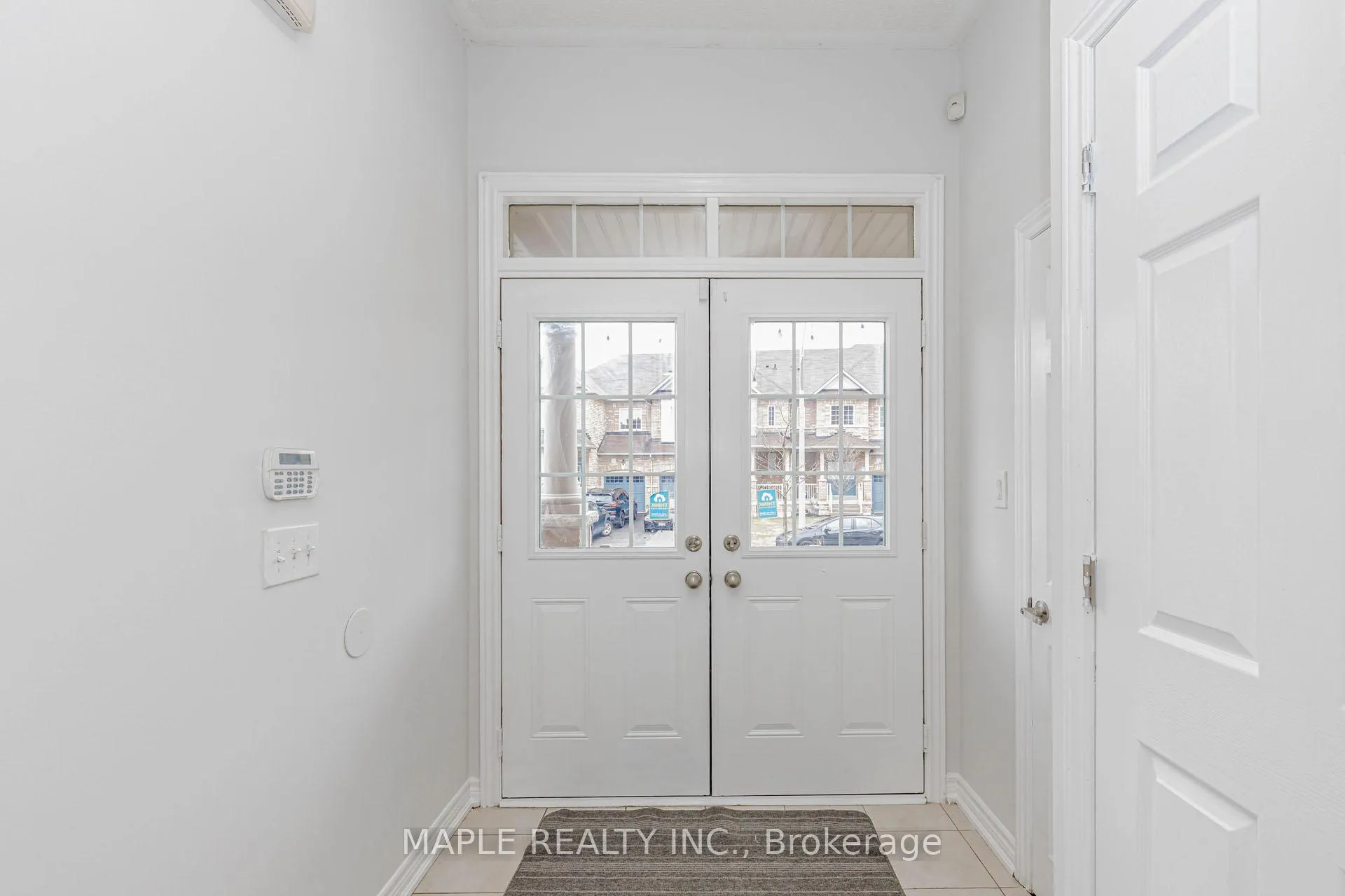 Photo 5 of 10 Eastlake Road, Brampton, Fletcher's Meadow — HOMEH