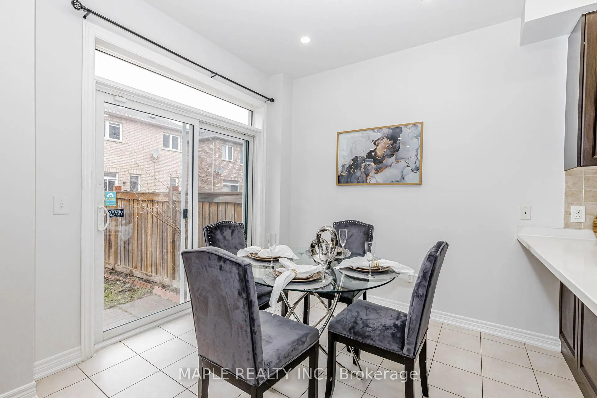 Photo 16 of 10 Eastlake Road, Brampton, Fletcher's Meadow — HOMEH