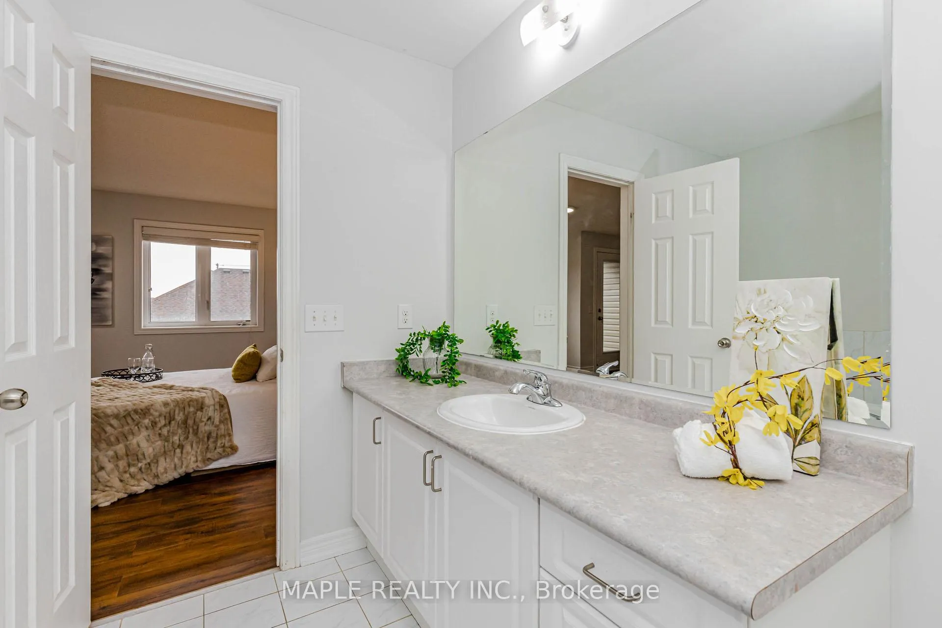 Photo 33 of 10 Eastlake Road, Brampton, Fletcher's Meadow — HOMEH