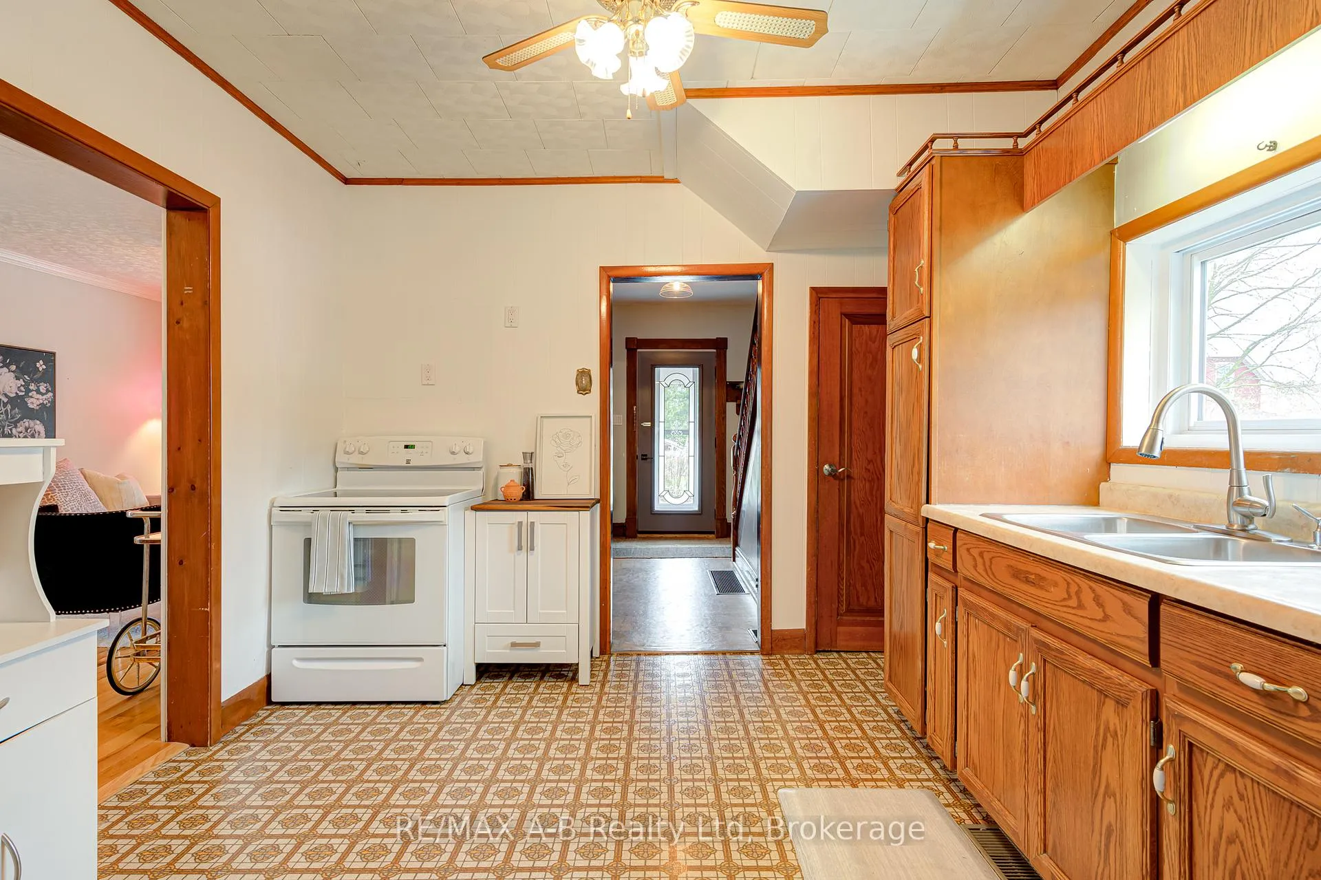 Photo 18 of 11 Brant Street, Stratford — HOMEH