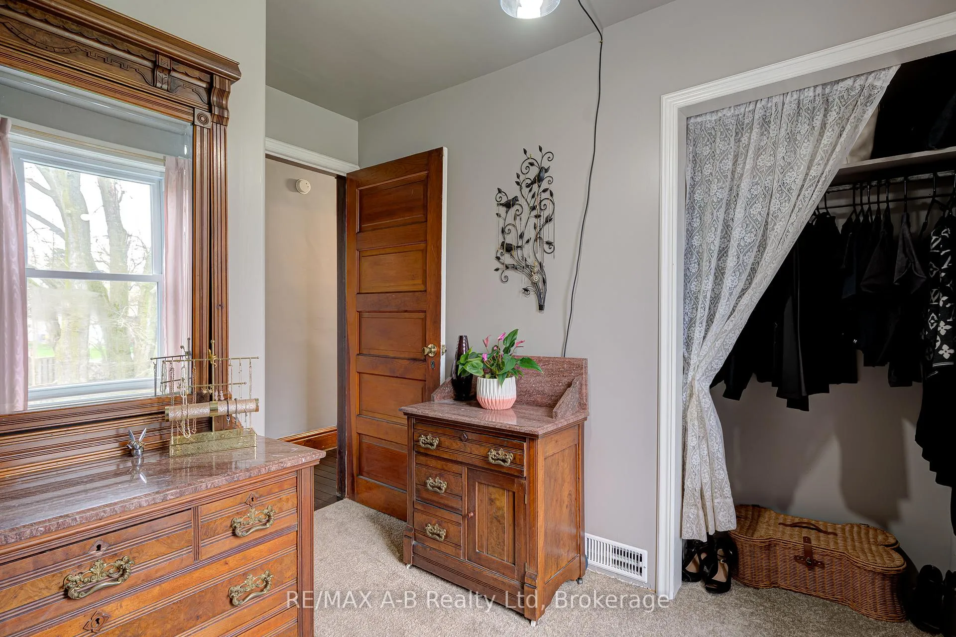 Photo 26 of 11 Brant Street, Stratford — HOMEH