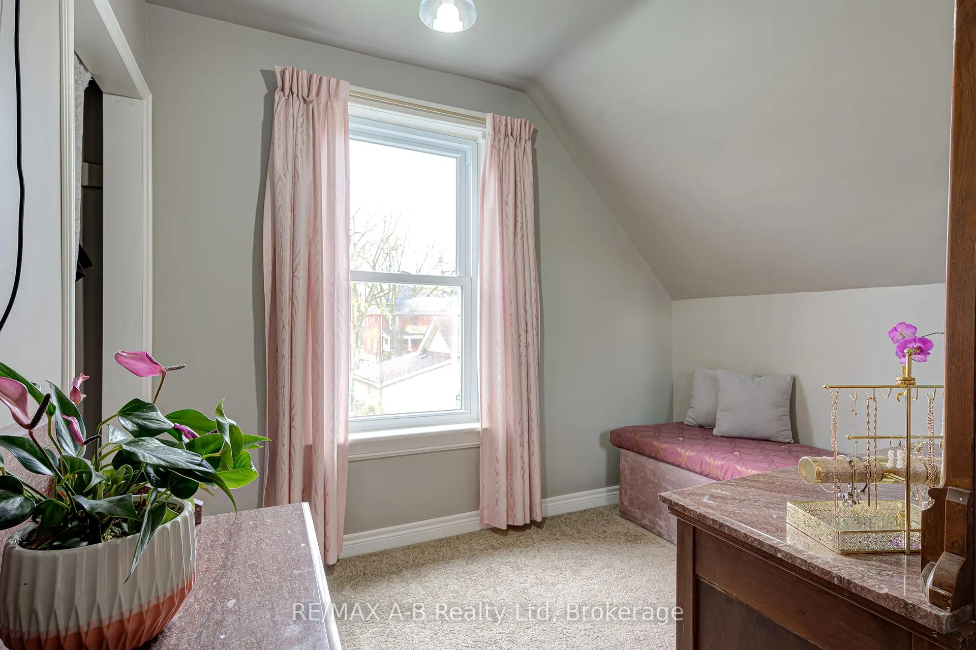 Photo 27 of 11 Brant Street, Stratford — HOMEH