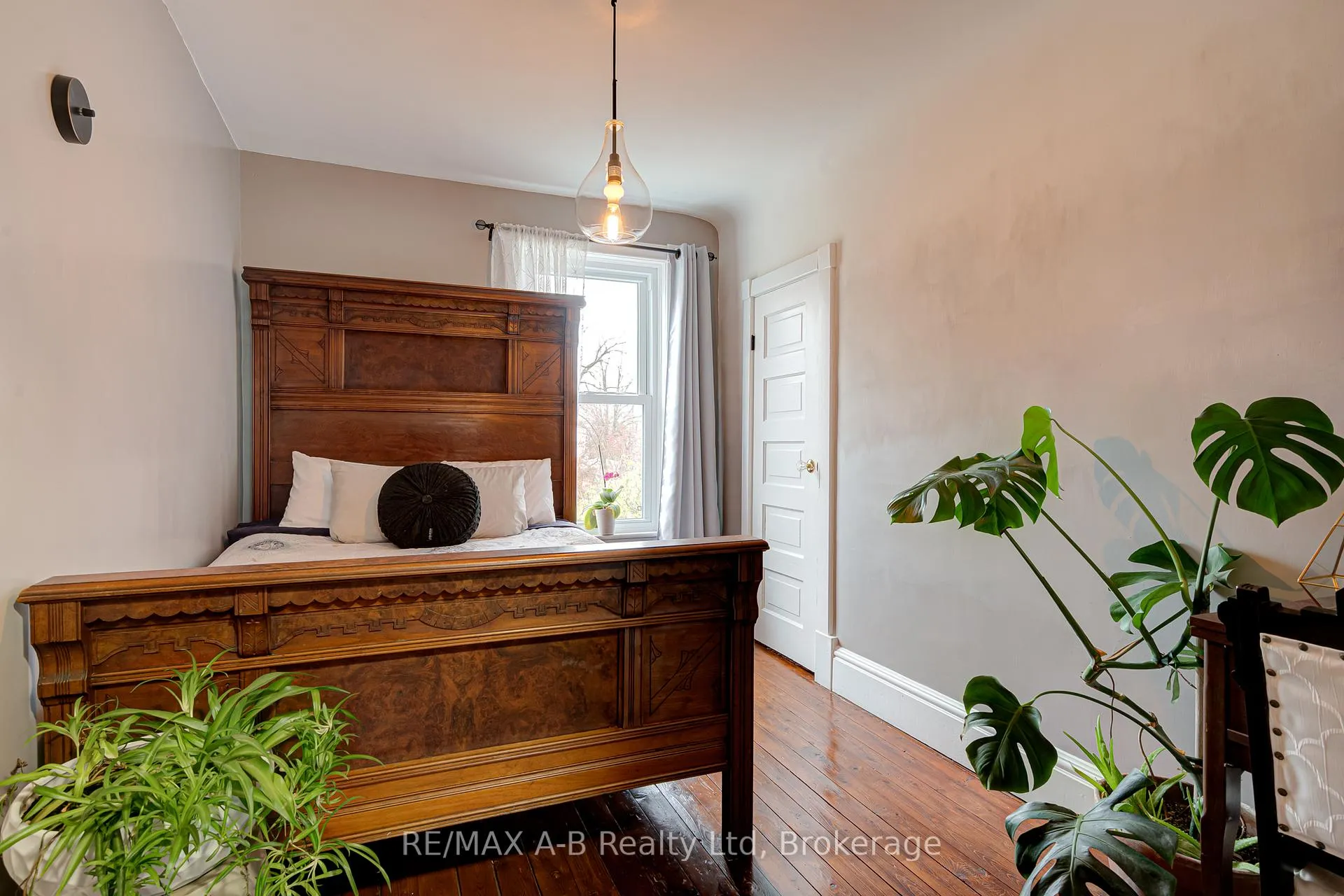 Photo 29 of 11 Brant Street, Stratford — HOMEH