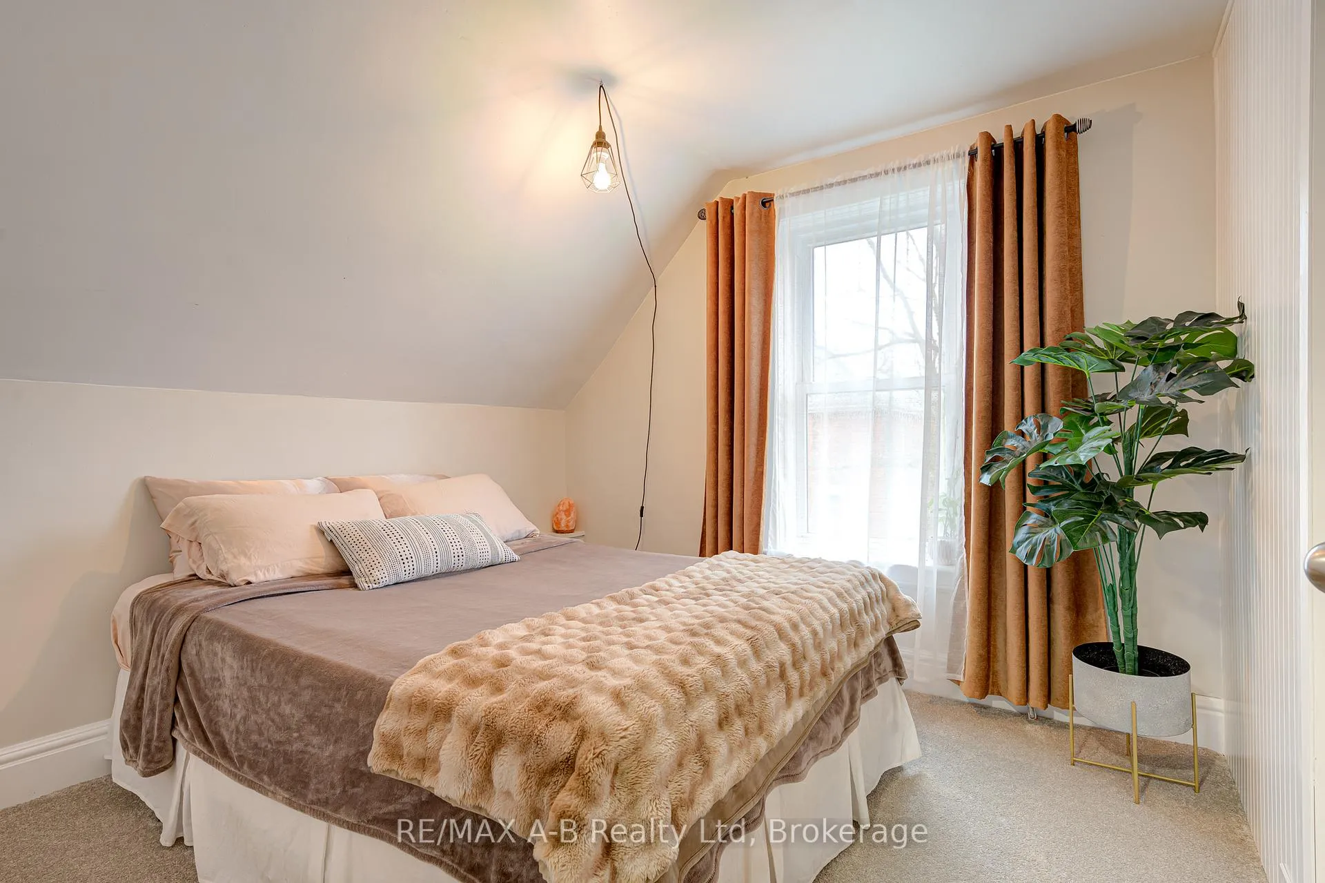 Photo 31 of 11 Brant Street, Stratford — HOMEH