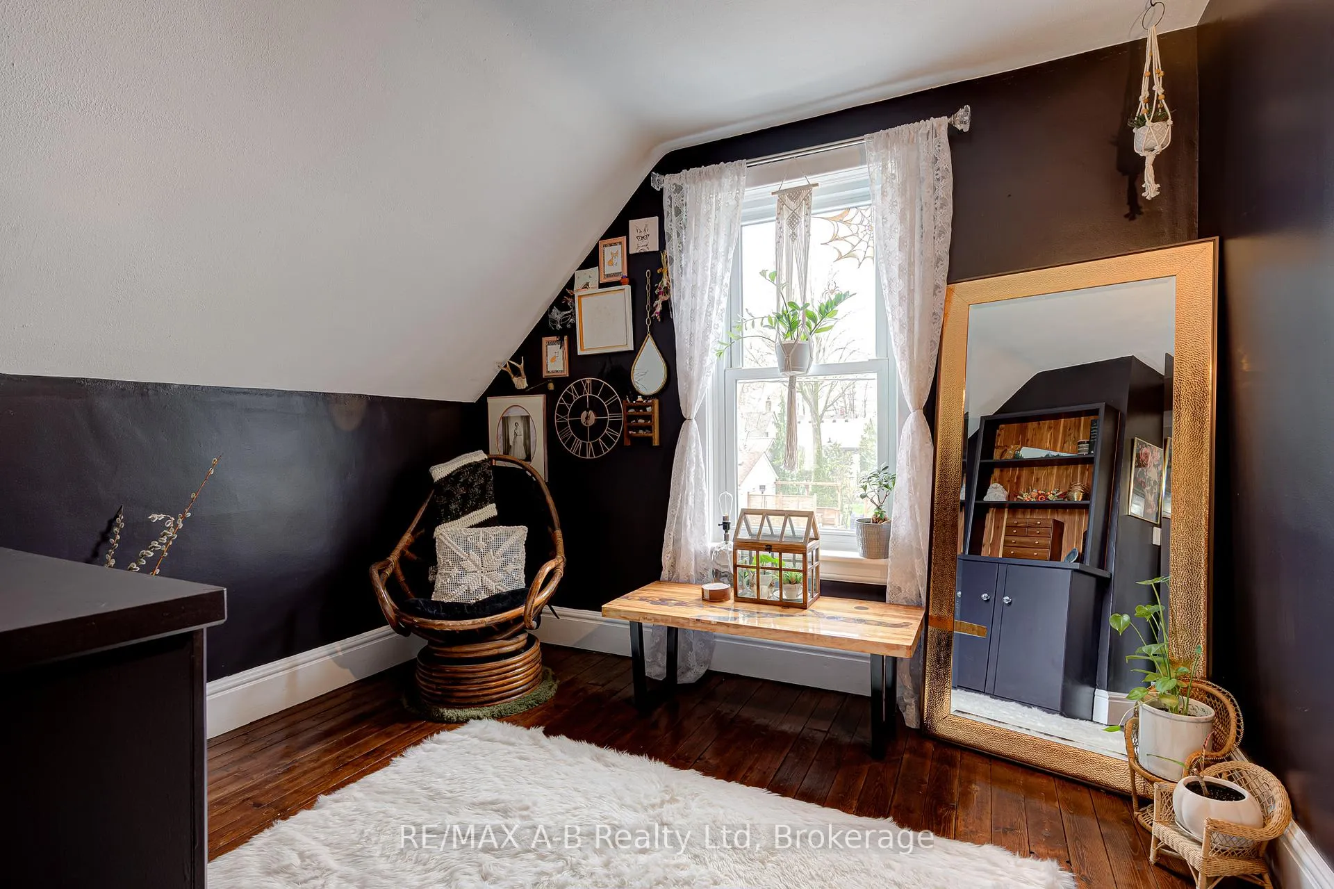 Photo 32 of 11 Brant Street, Stratford — HOMEH