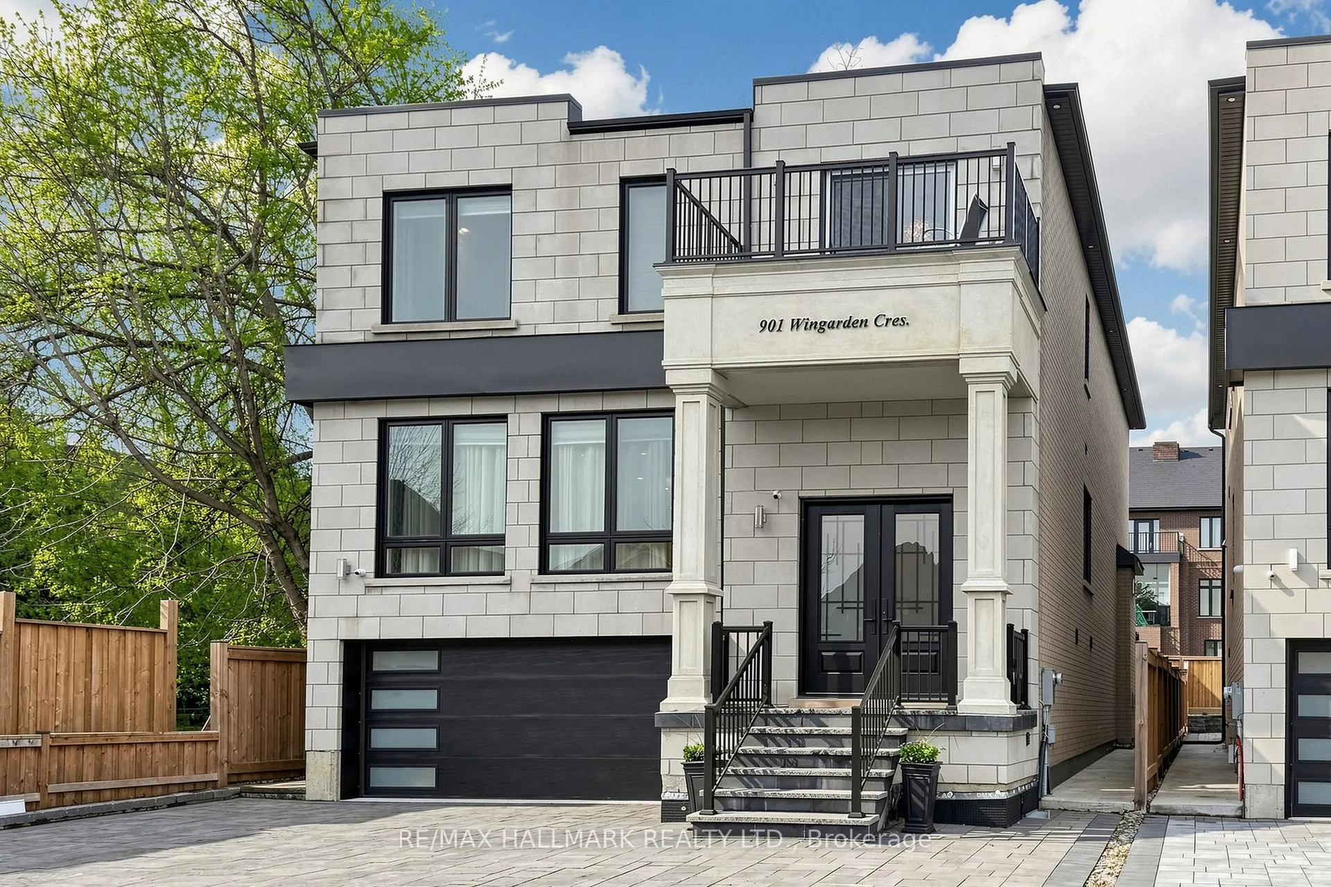 Front of 901 Wingarden Crescent