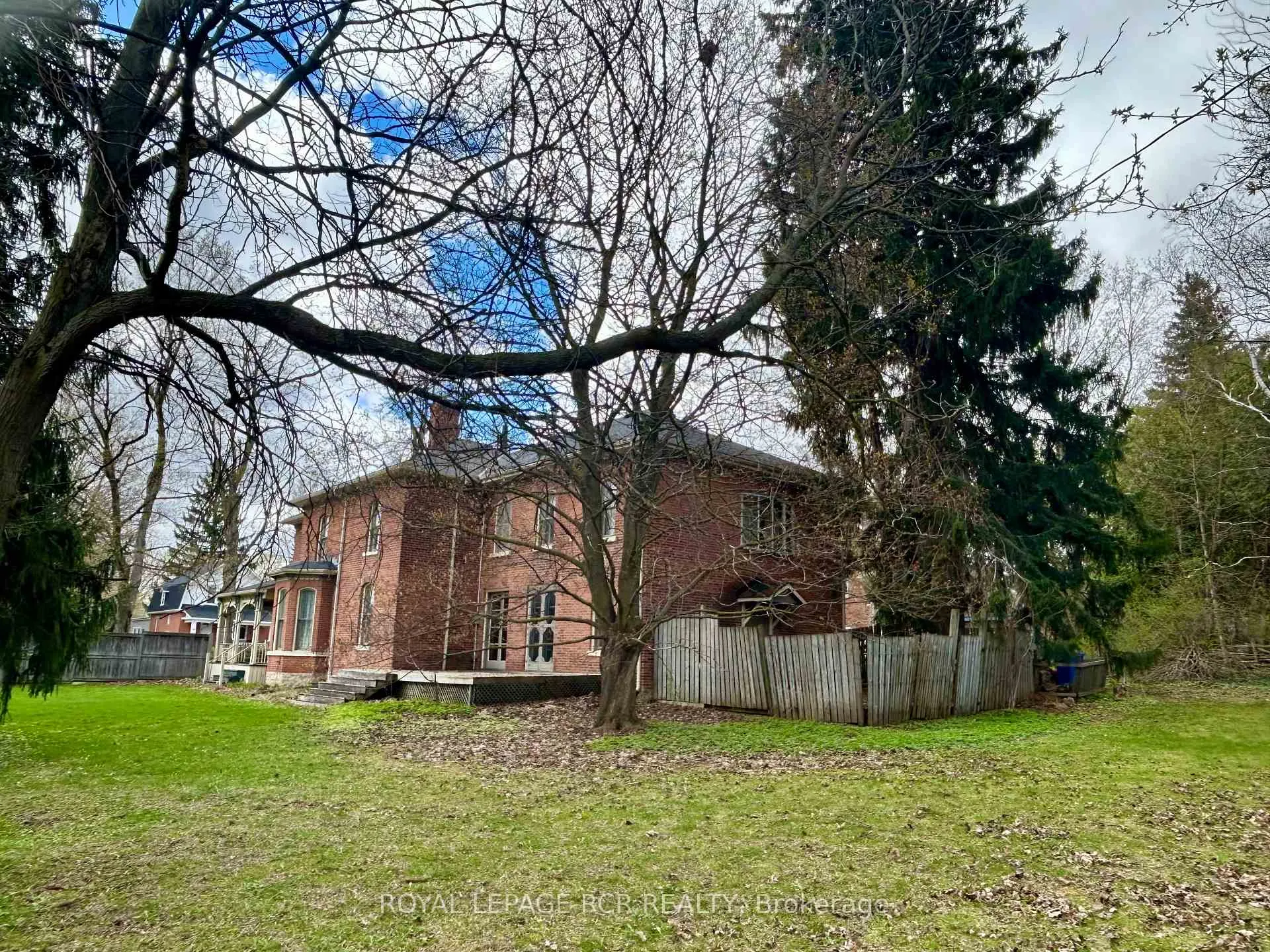 Photo 8 of 11 Third Avenue, Orangeville — HOMEH