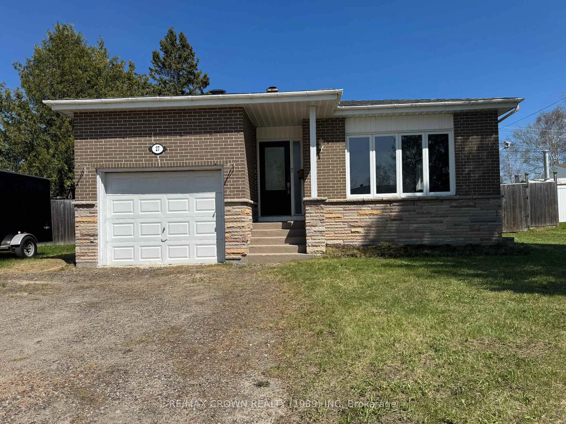 Photo 2 of 27 Ottawa Street, Kapuskasing — HOMEH