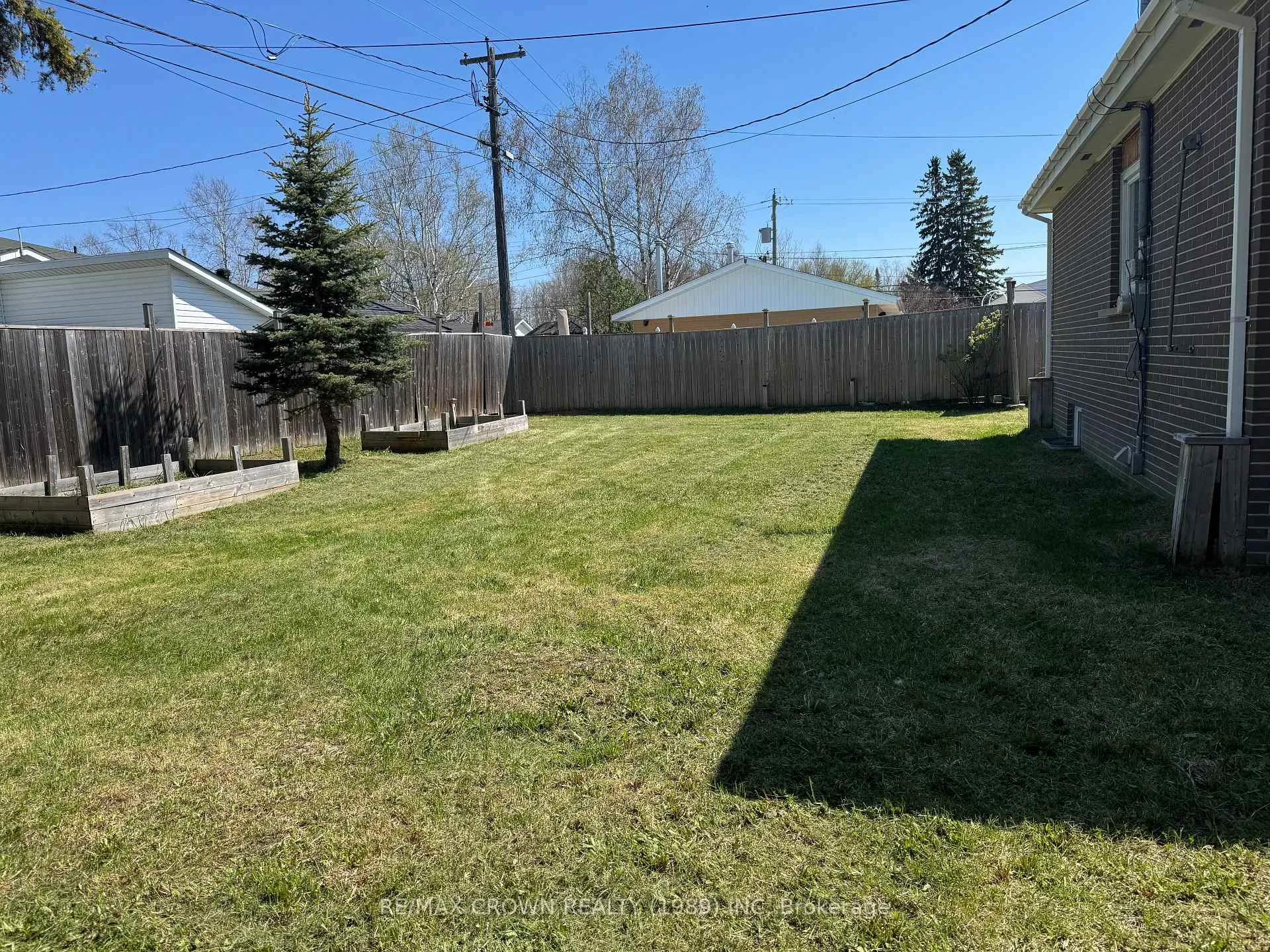 Photo 40 of 27 Ottawa Street, Kapuskasing — HOMEH
