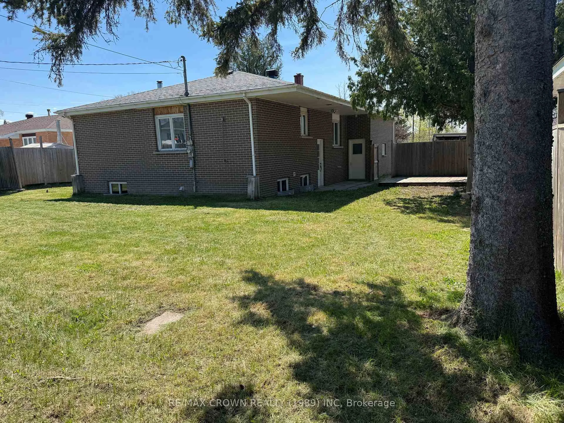 Photo 41 of 27 Ottawa Street, Kapuskasing — HOMEH