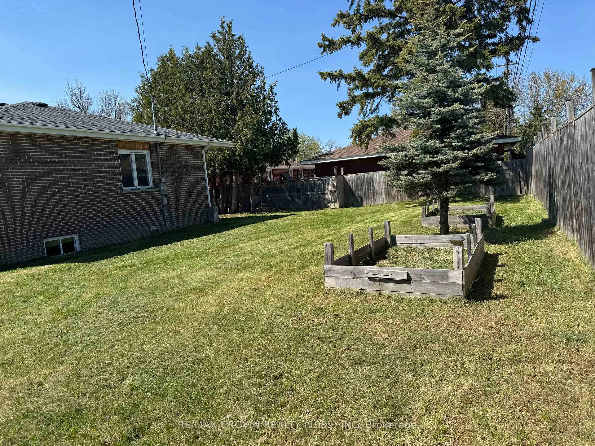 Photo 45 of 27 Ottawa Street, Kapuskasing — HOMEH
