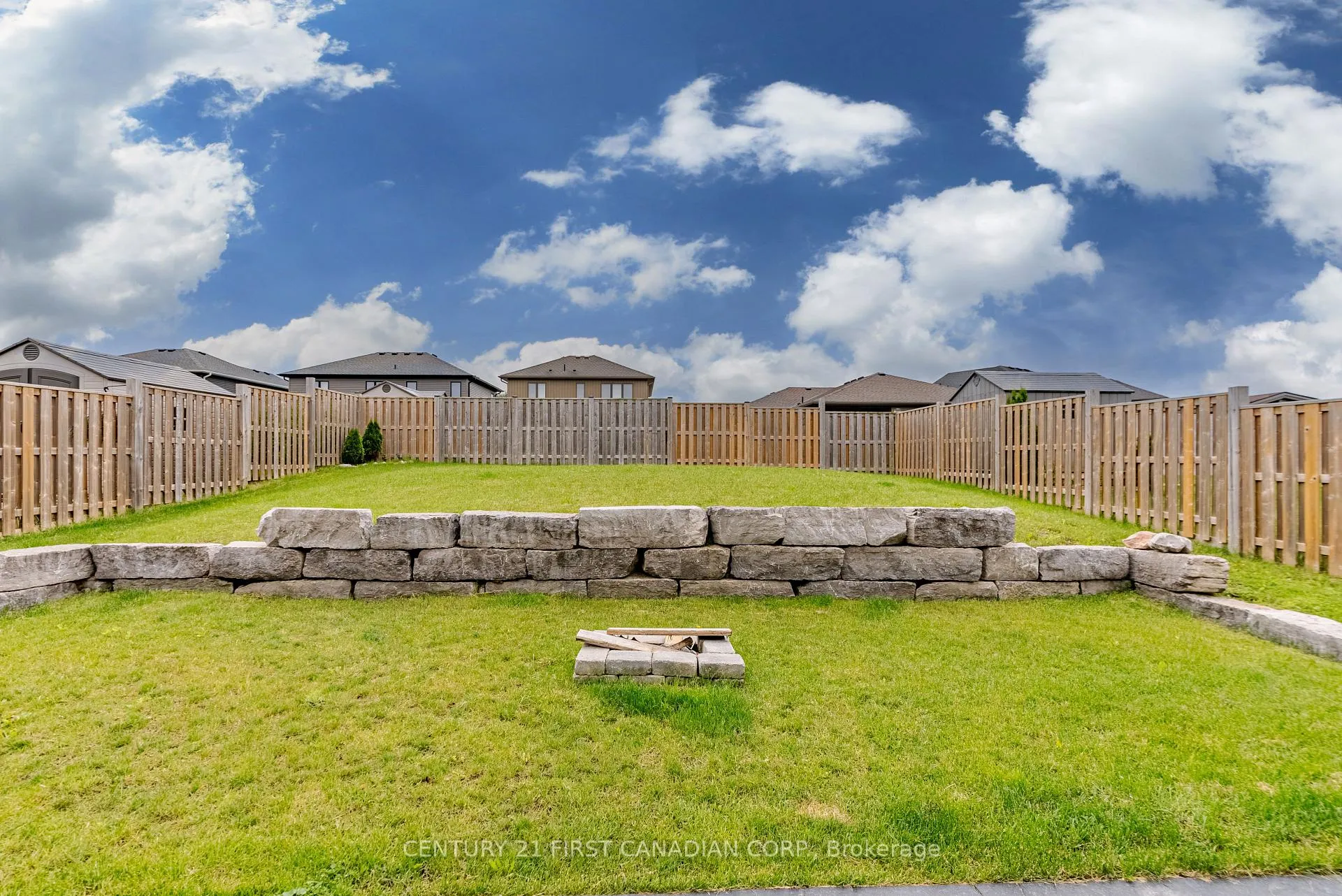 Photo 6 of 181 Gilmour Drive, Lucan Biddulph, Lucan — HOMEH
