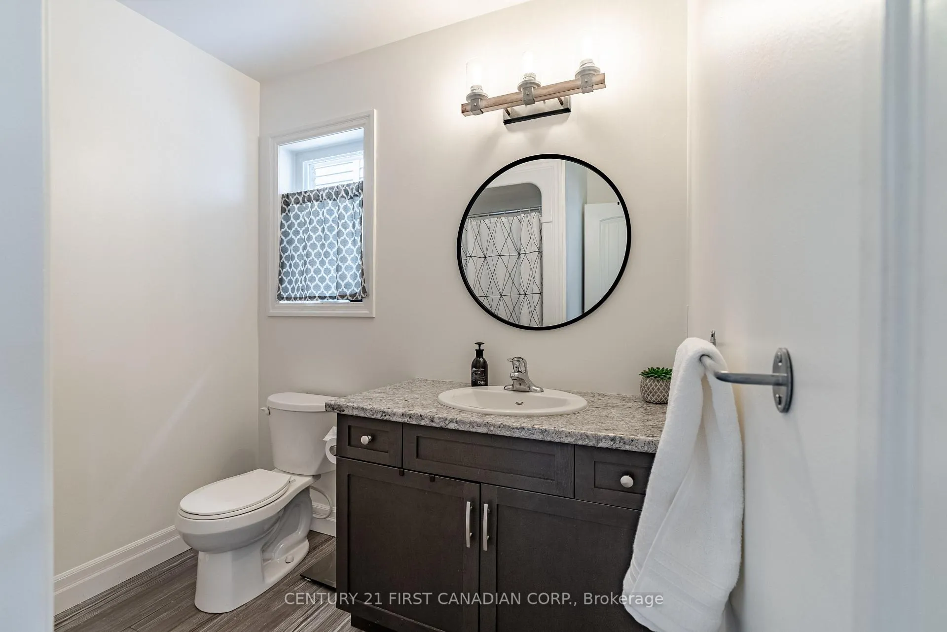 Photo 15 of 181 Gilmour Drive, Lucan Biddulph, Lucan — HOMEH