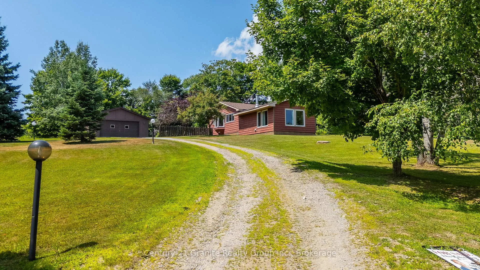 Photo 2 of 1037 Kernohan Farm Trail, Minden Hills, Minden — HOMEH
