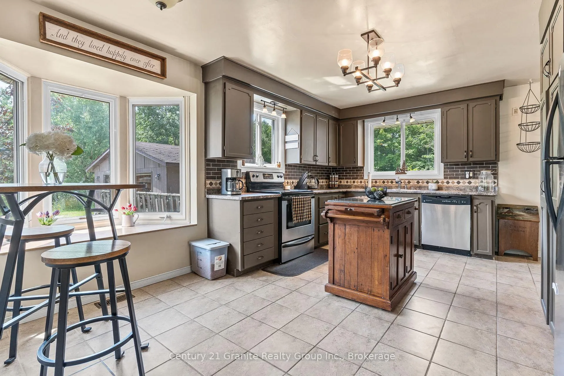 Photo 5 of 1037 Kernohan Farm Trail, Minden Hills, Minden — HOMEH