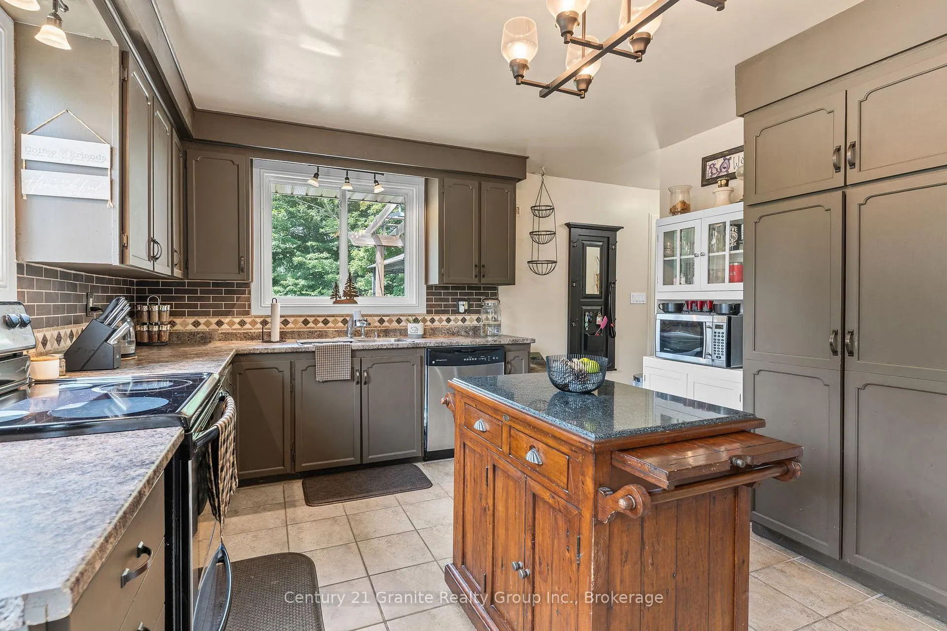Photo 6 of 1037 Kernohan Farm Trail, Minden Hills, Minden — HOMEH