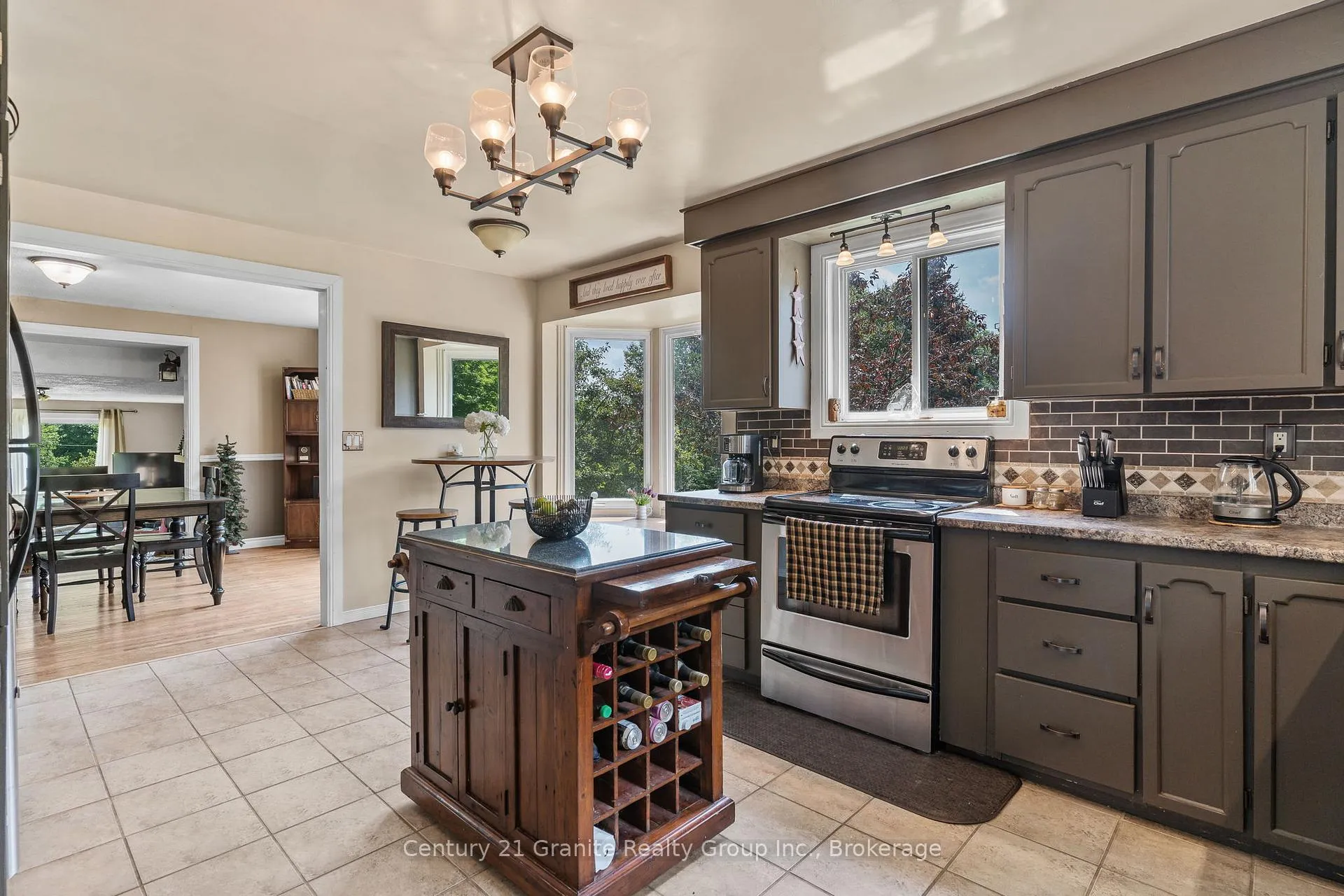 Photo 8 of 1037 Kernohan Farm Trail, Minden Hills, Minden — HOMEH