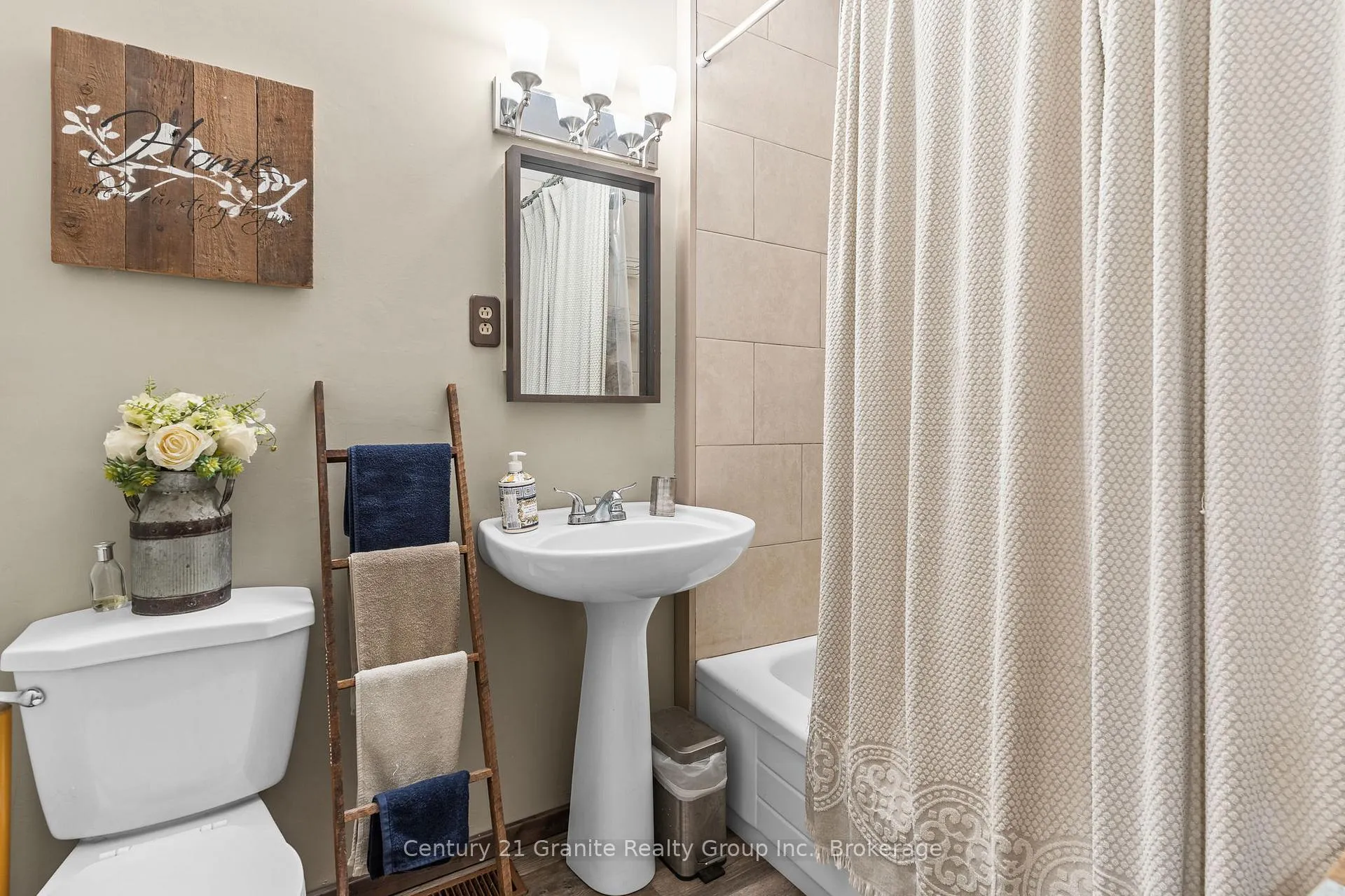 Photo 19 of 1037 Kernohan Farm Trail, Minden Hills, Minden — HOMEH