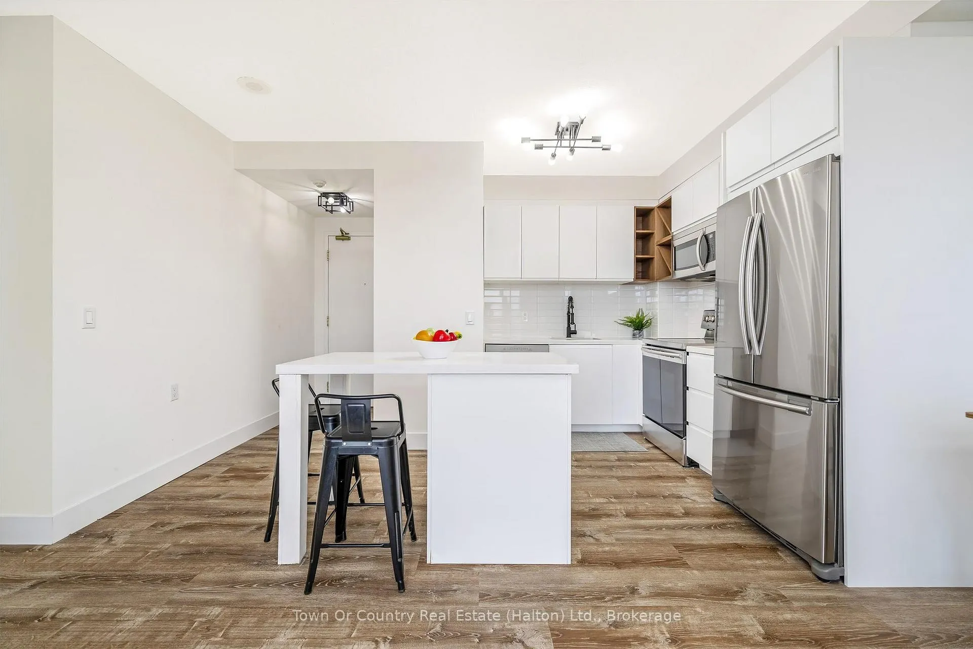 Photo 4 of Unit 1309, 200 Burnhamthorpe Road E, Mississauga, Mississauga Valleys — HOMEH