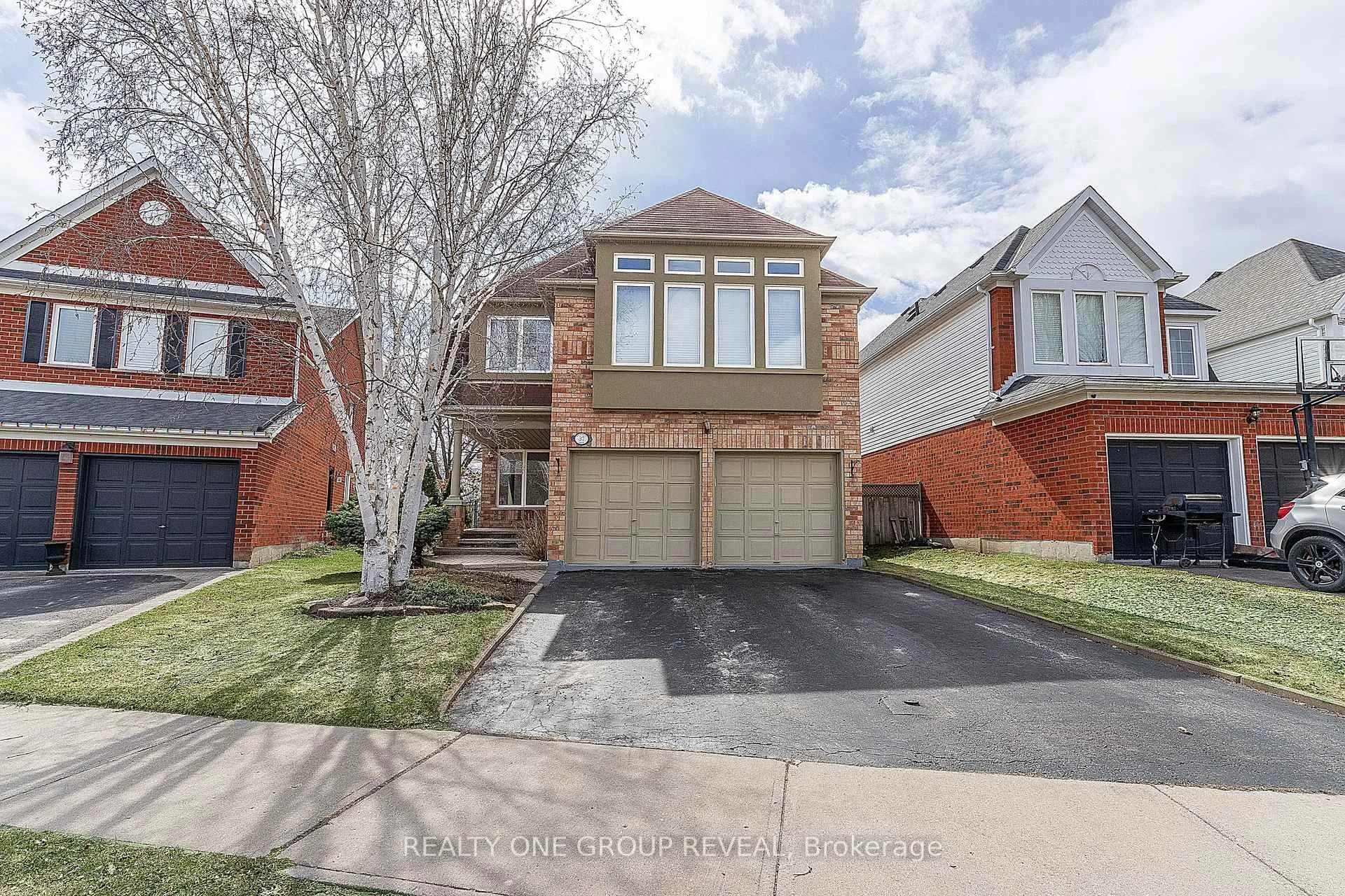 Photo 1 of 37 Wetherburn Drive, Whitby, Williamsburg — HOMEH