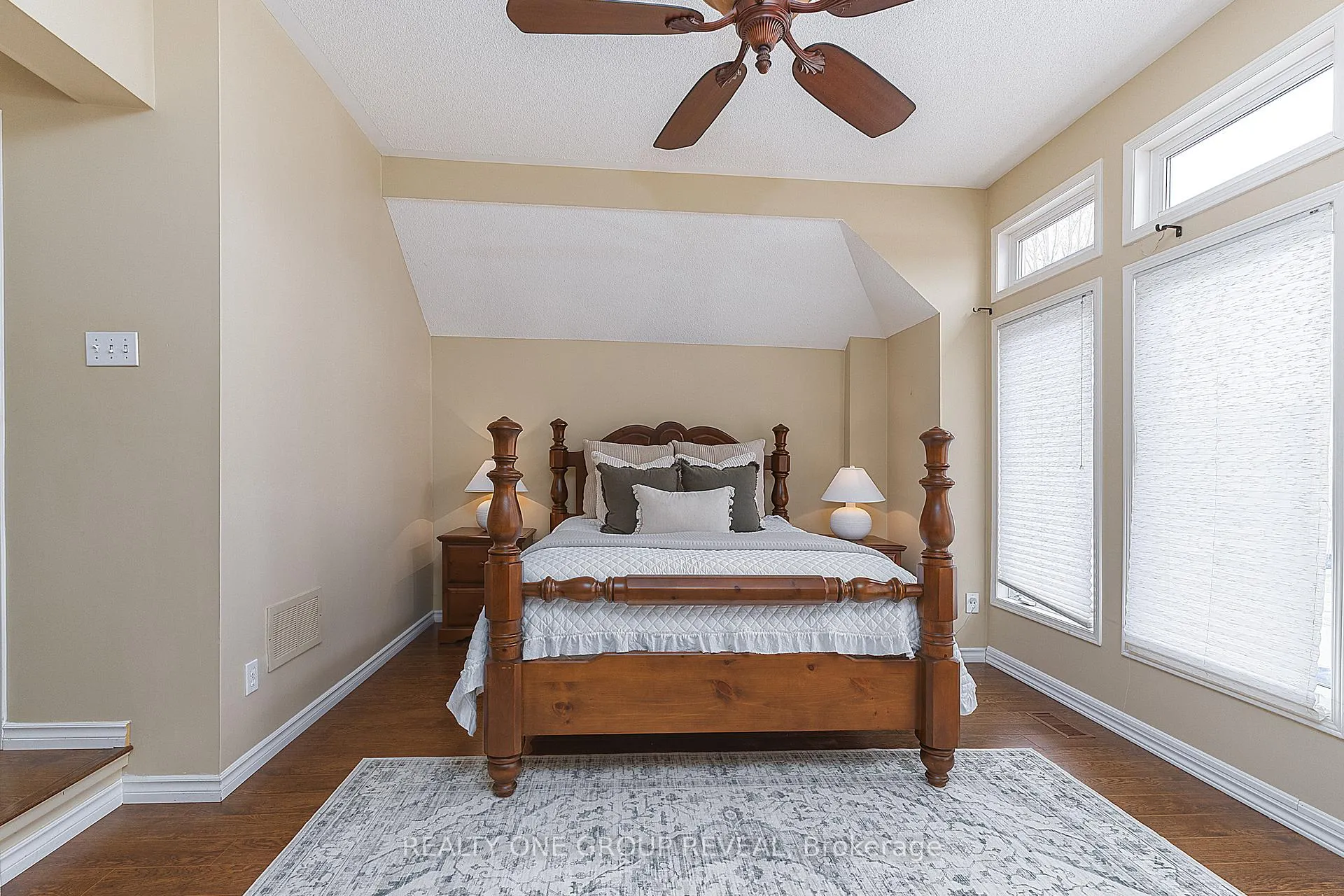 Photo 23 of 37 Wetherburn Drive, Whitby, Williamsburg — HOMEH
