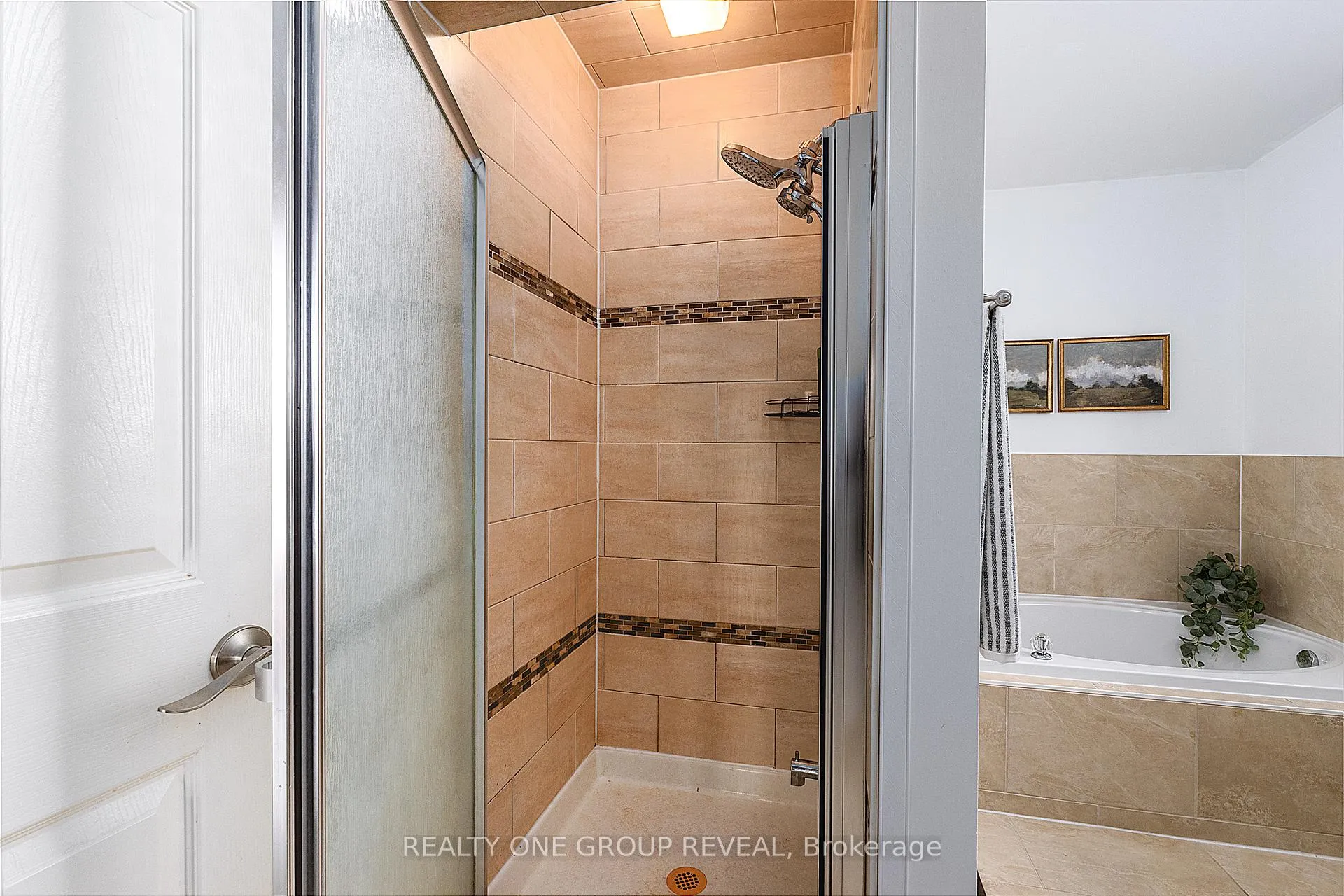 Photo 27 of 37 Wetherburn Drive, Whitby, Williamsburg — HOMEH